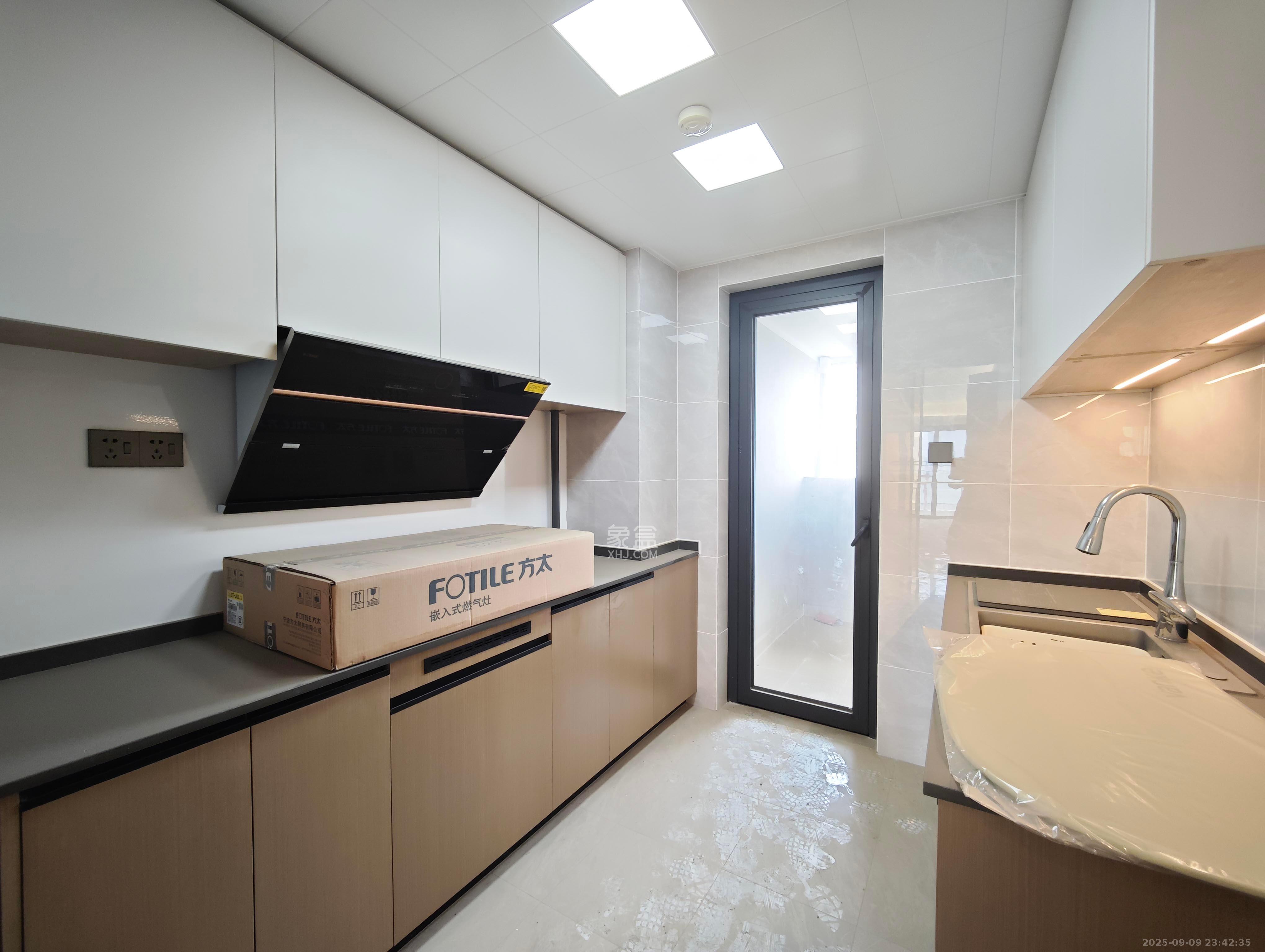 万科魅力之城  4室2厅2卫    139.8万其他