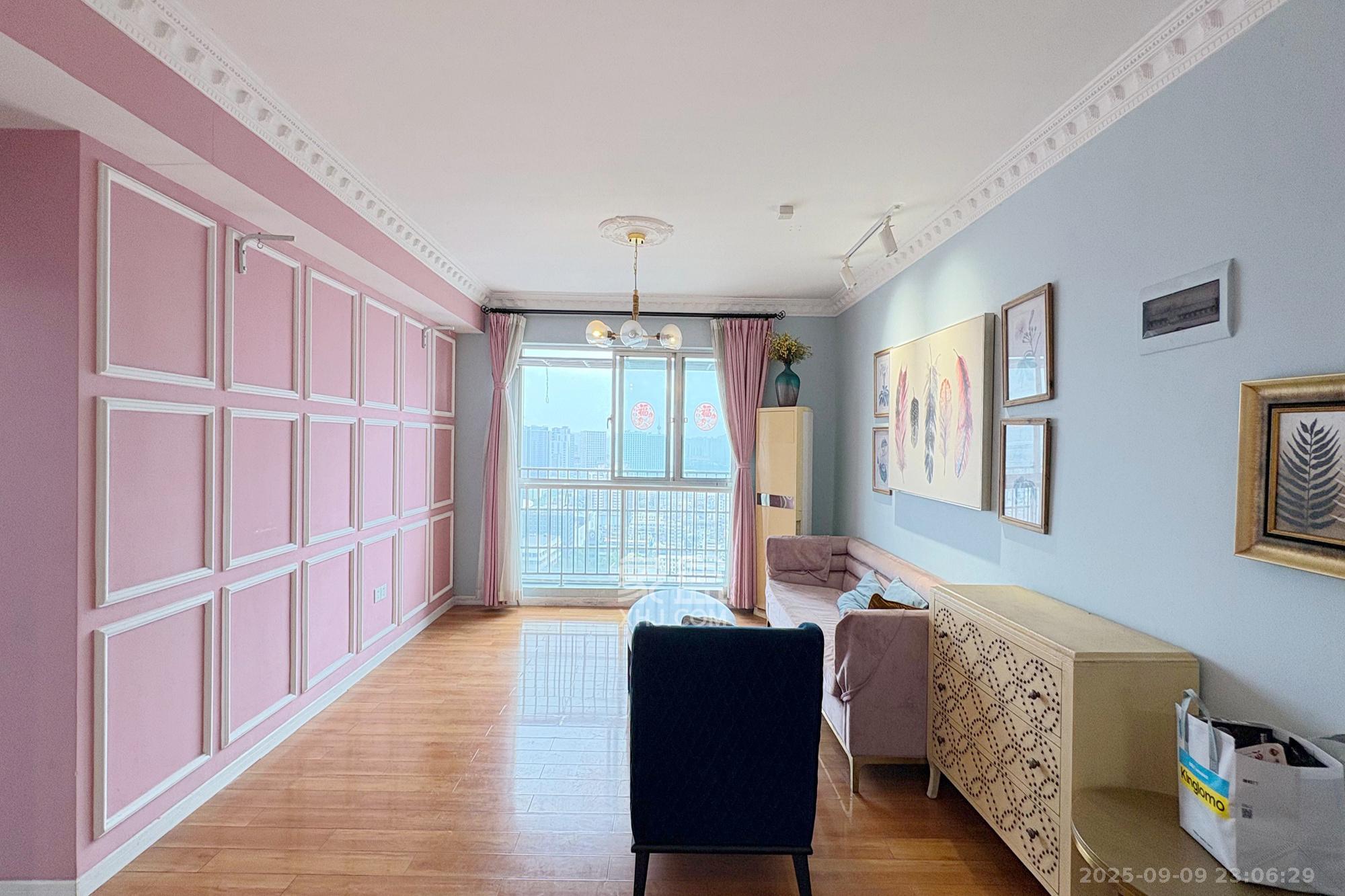 君临国际  3室2厅1卫    158.0万 君临国际  3室2厅1卫    158.0万客厅