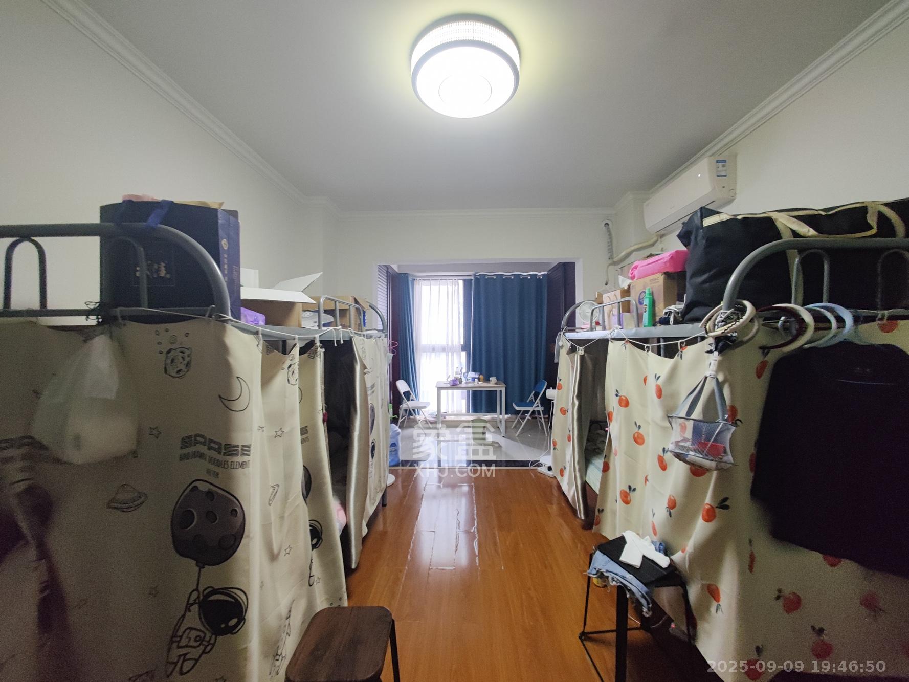 莲湖汽配城  3室2厅2卫    98.0万卧室