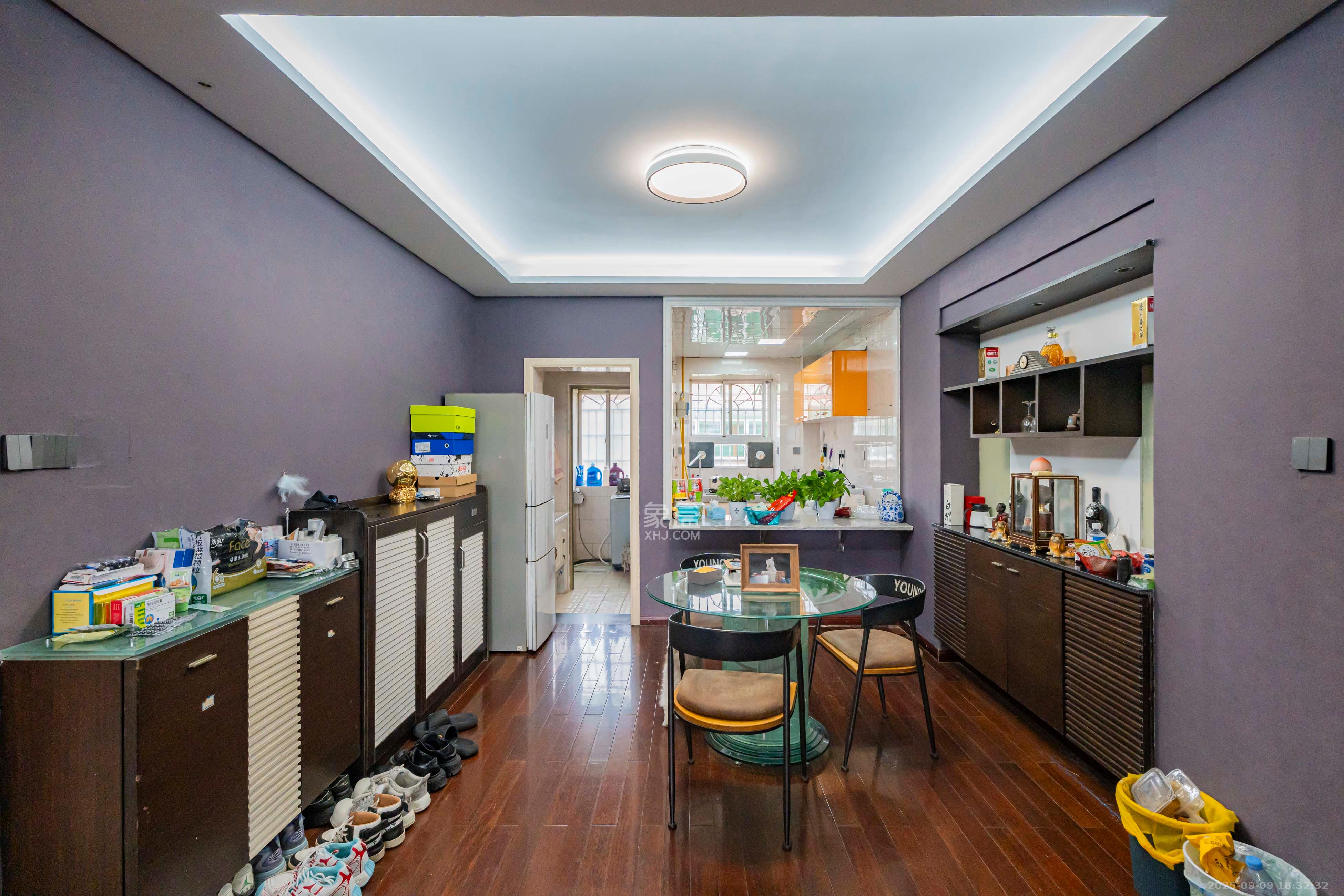 金鹰小区  3室2厅2卫    78.0万客厅