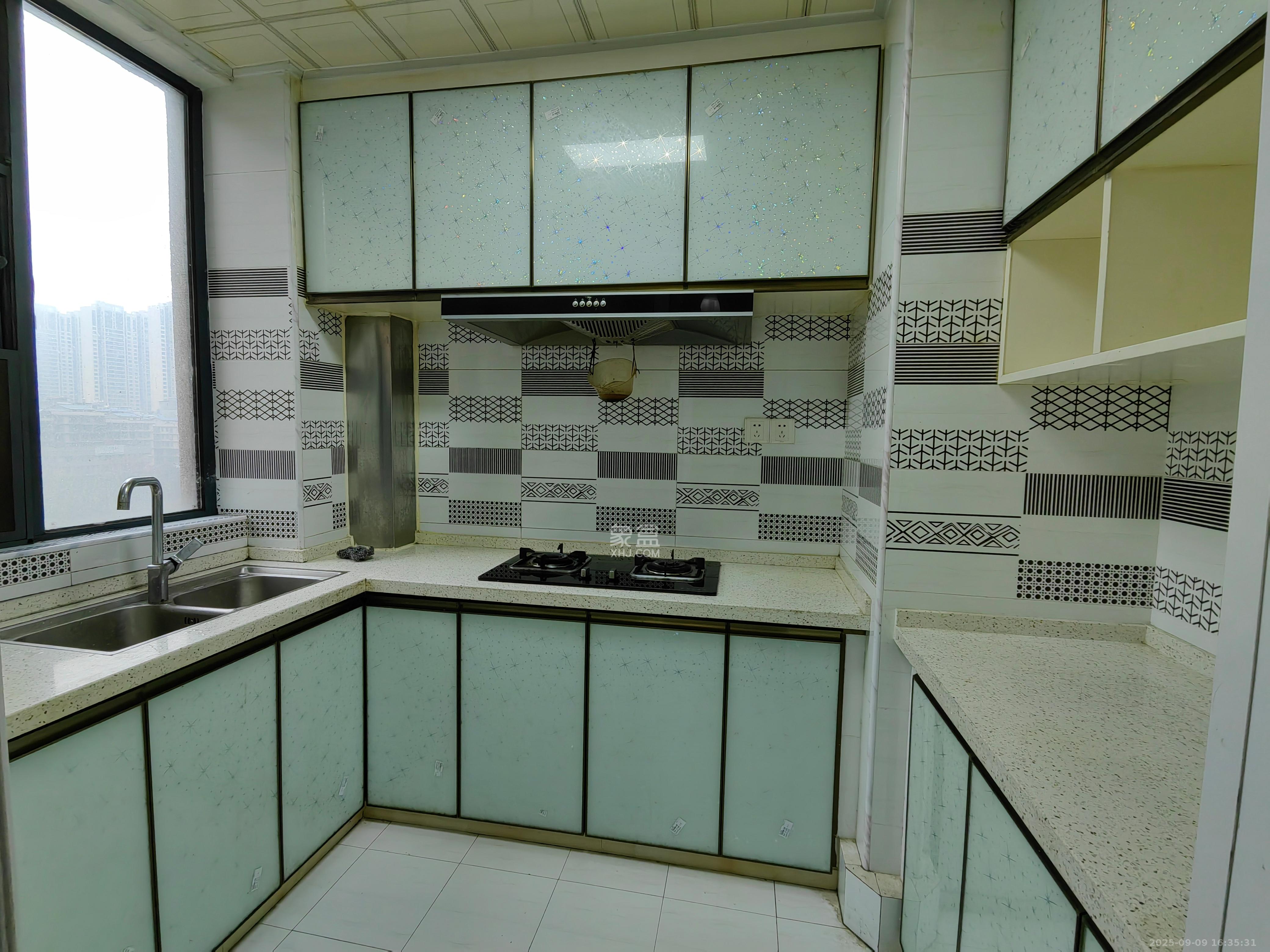 中建梅溪湖中心  4室2厅2卫    3500.0元/月室内图