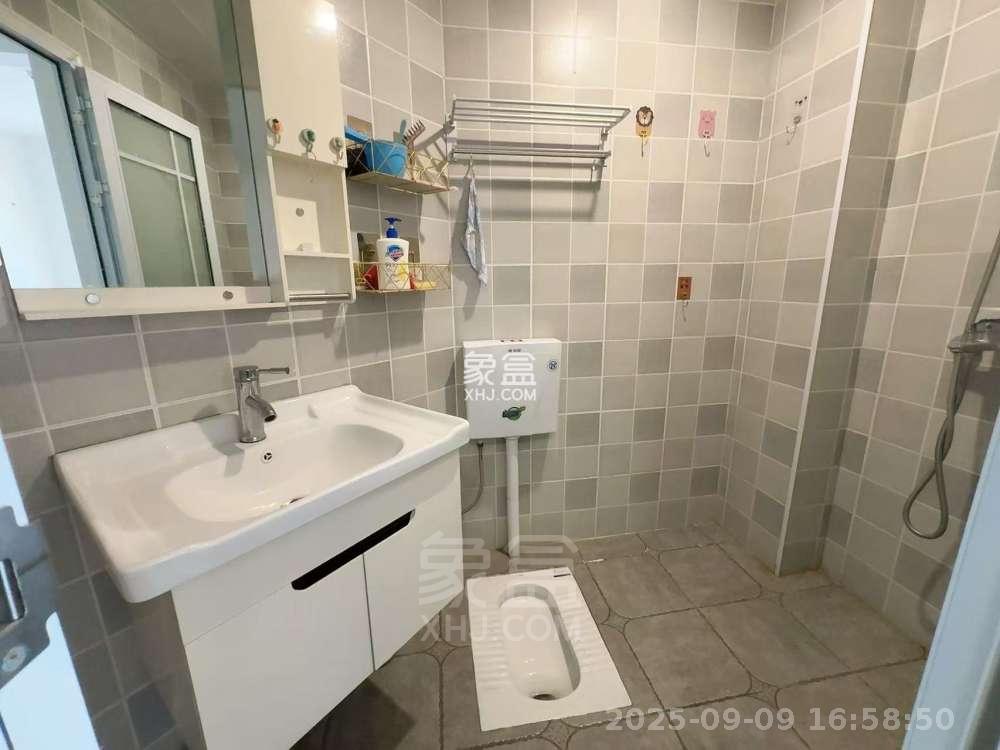 庐山一号  1室1厅1卫   1400.00元/月室内图