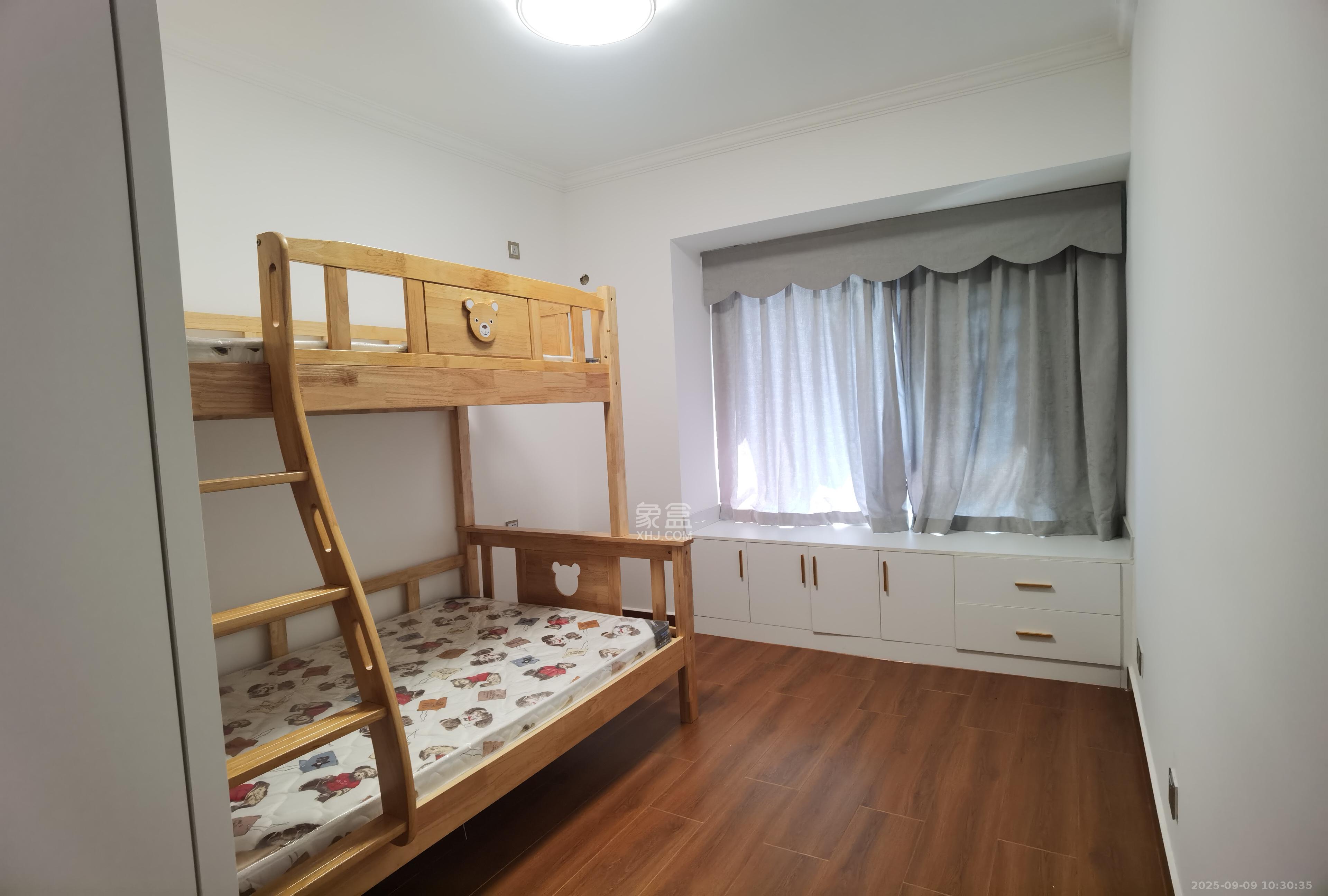 华润桃源里  4室2厅2卫    2600.0元/月室内图