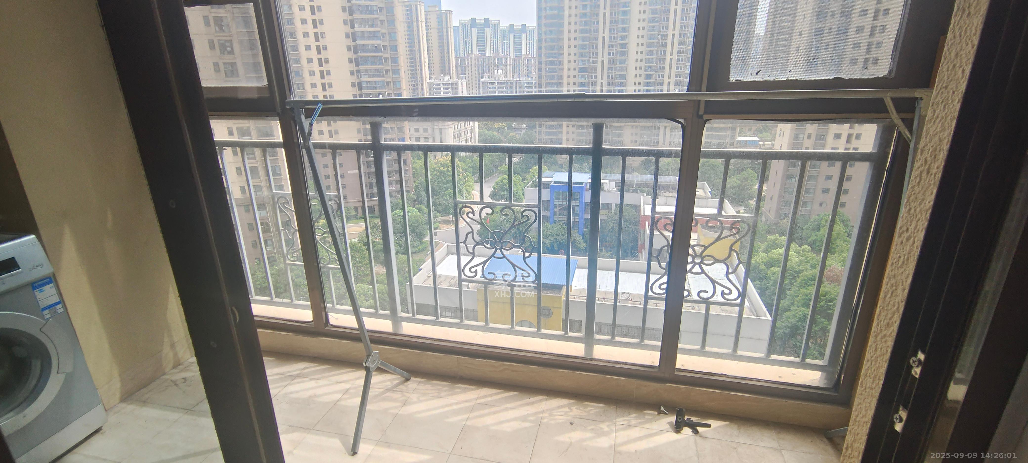 江山帝景哈佛  3室2厅1卫    2000.0元/月室内图