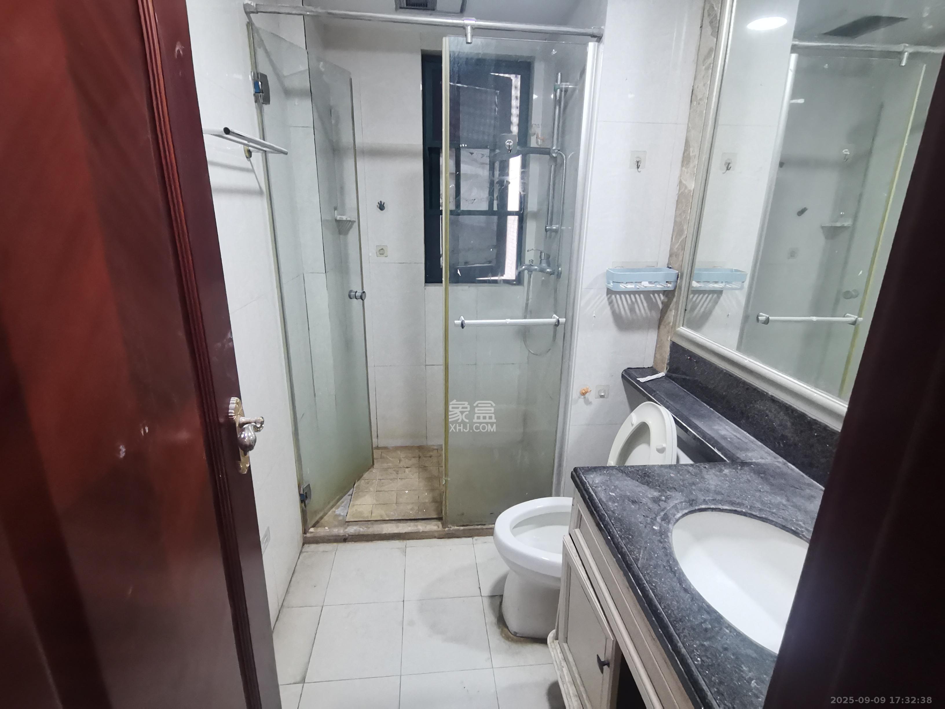 恒大华府  3室2厅1卫    2300.0元/月 恒大华府  3室2厅1卫    2300.0元/月室内图