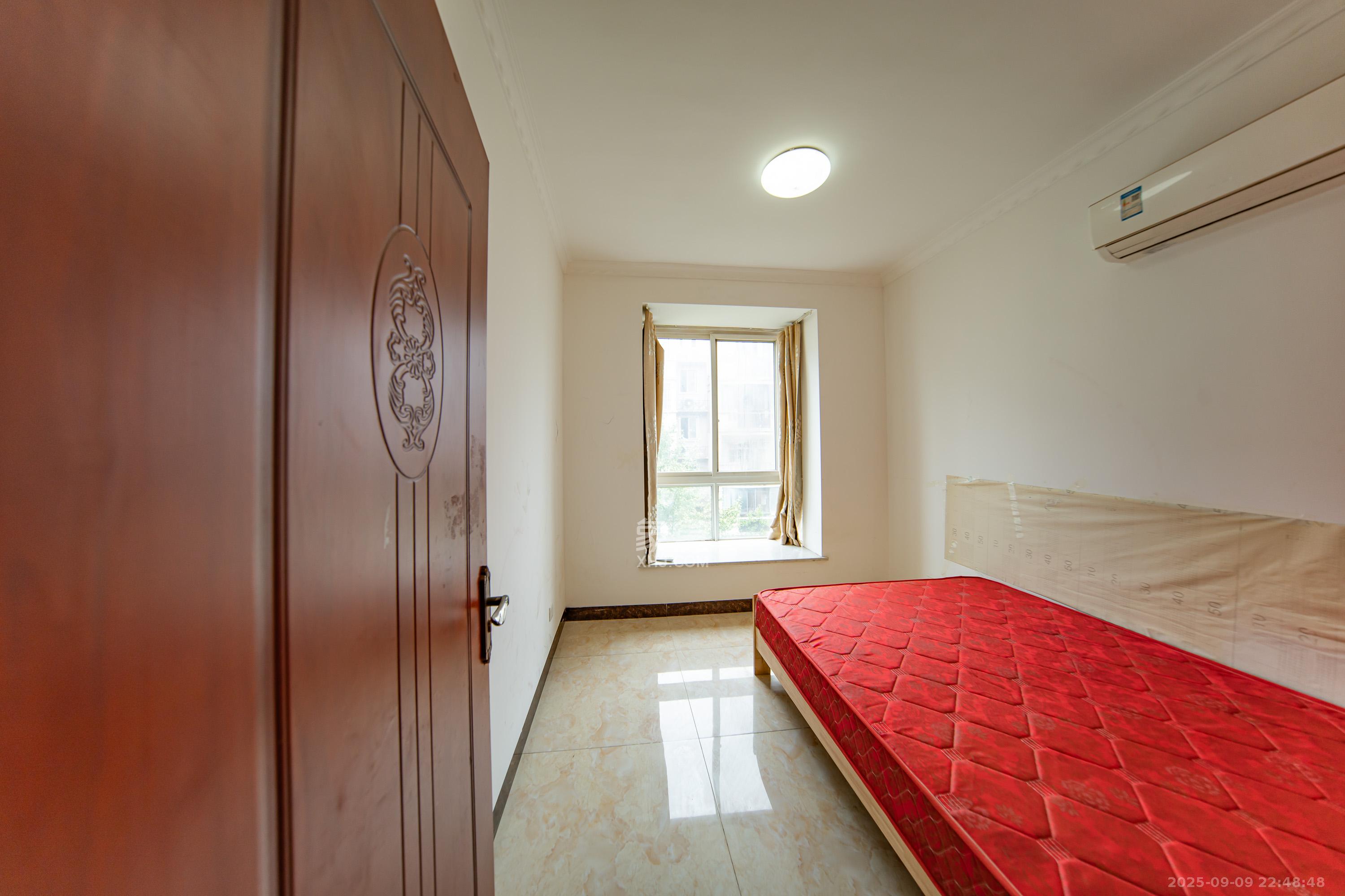 枫华府第 3室2厅2卫 65.0万 枫华府第 3室2厅2卫 65.0万卧室