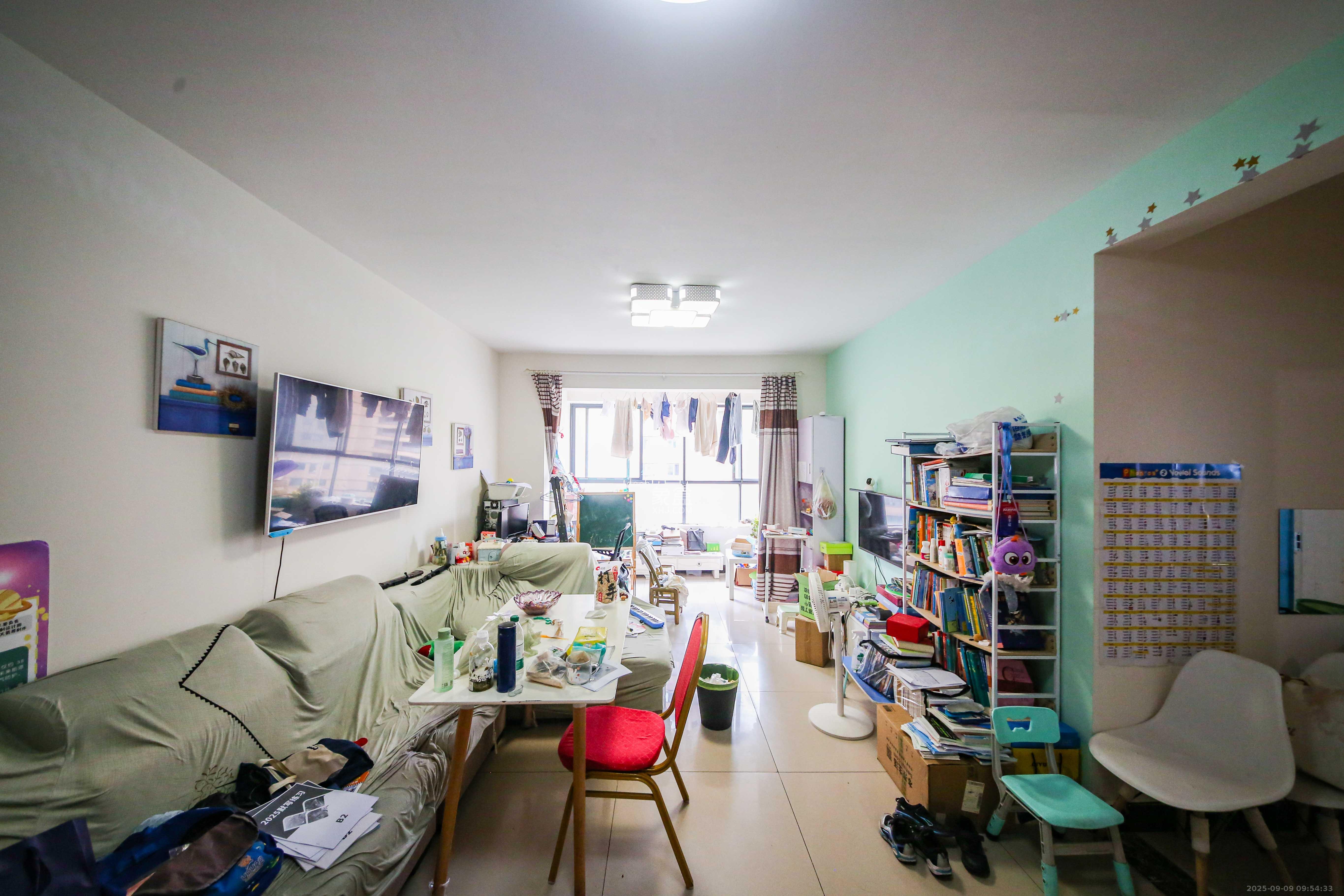 水墨林溪  3室2厅2卫    90.0万客厅