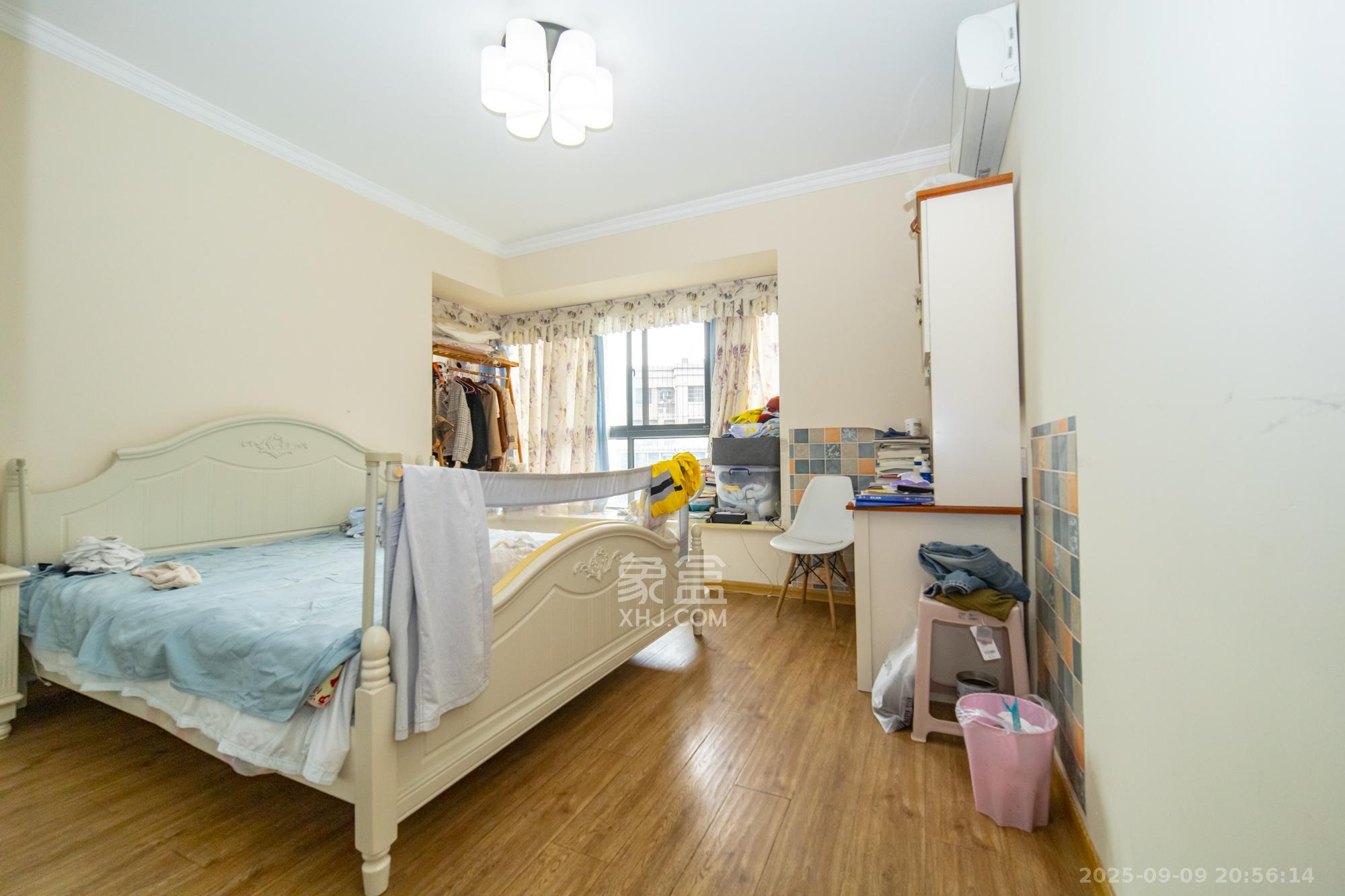 丰源国际 3室2厅2卫 82.0万 丰源国际 3室2厅2卫 82.0万卧室