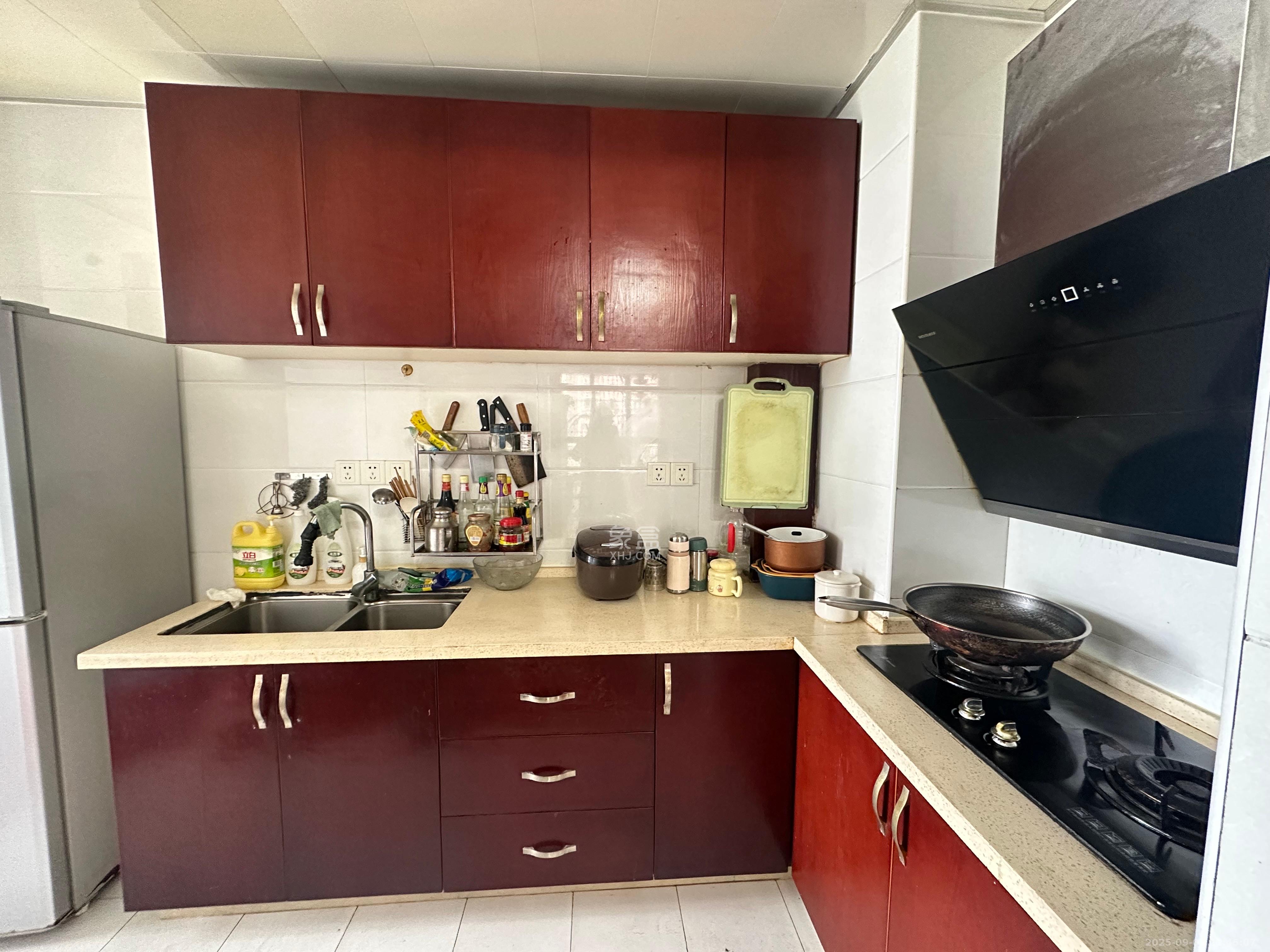 银盘鑫城 2室2厅1卫 1500.0元/月 银盘鑫城 2室2厅1卫 1500.0元/月室内图