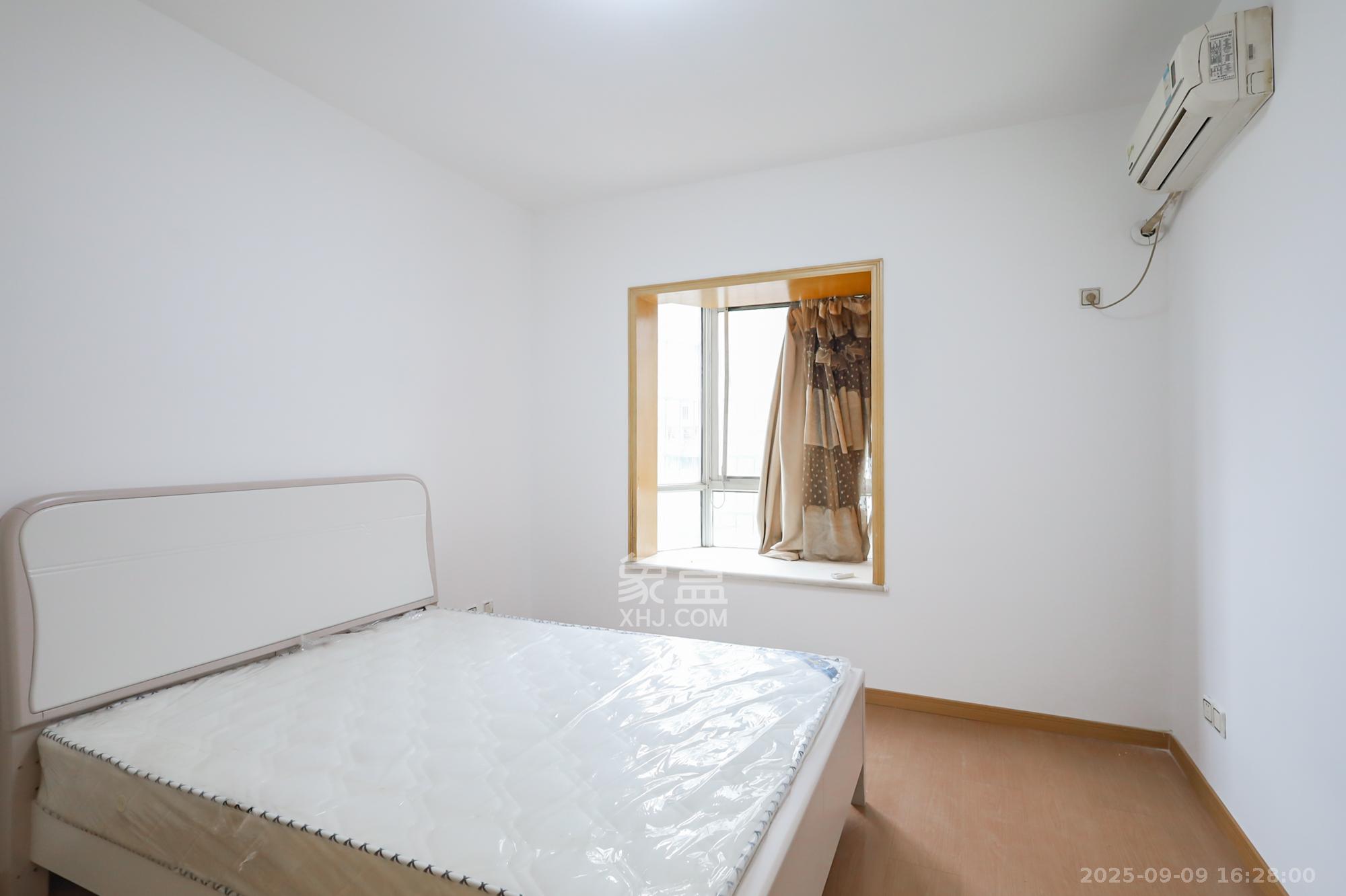 香海西岸  3室2厅2卫    130.0万 香海西岸  3室2厅2卫    130.0万卧室