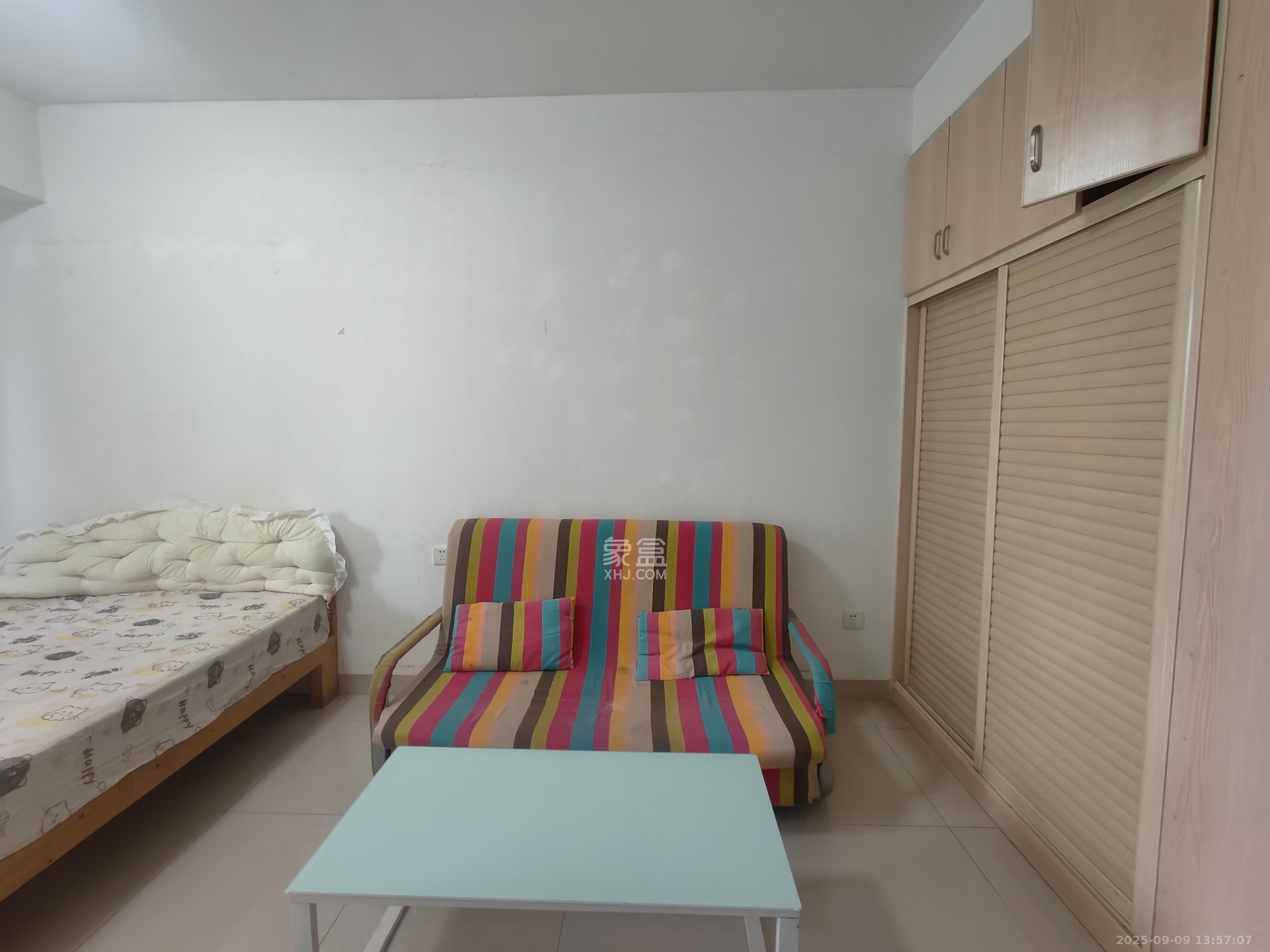 保利麓谷林语I区 1室1厅1卫 1600.0元/月 保利麓谷林语I区 1室1厅1卫 1600.0元/月室内图