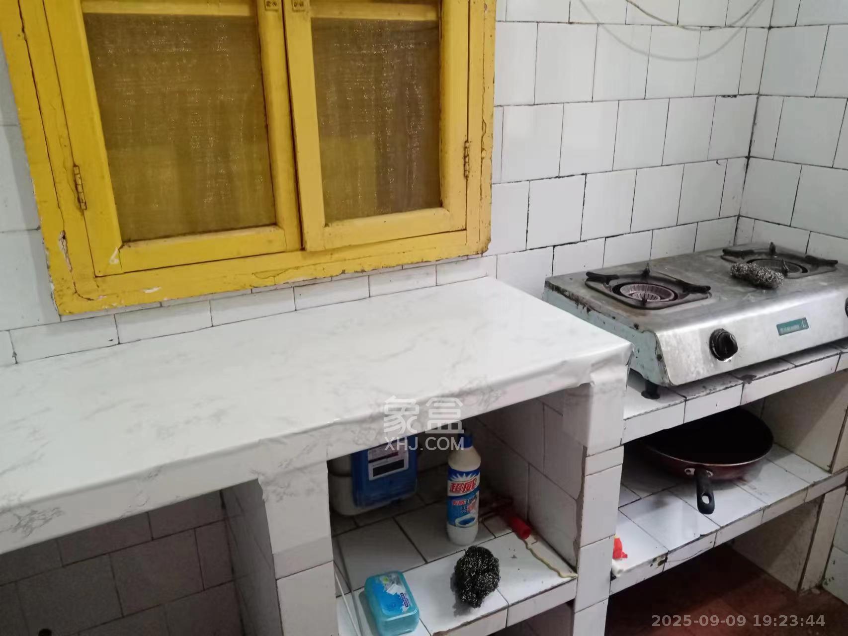 人民新村  2室1厅1卫    1600.0元/月 人民新村  2室1厅1卫    1600.0元/月室内图