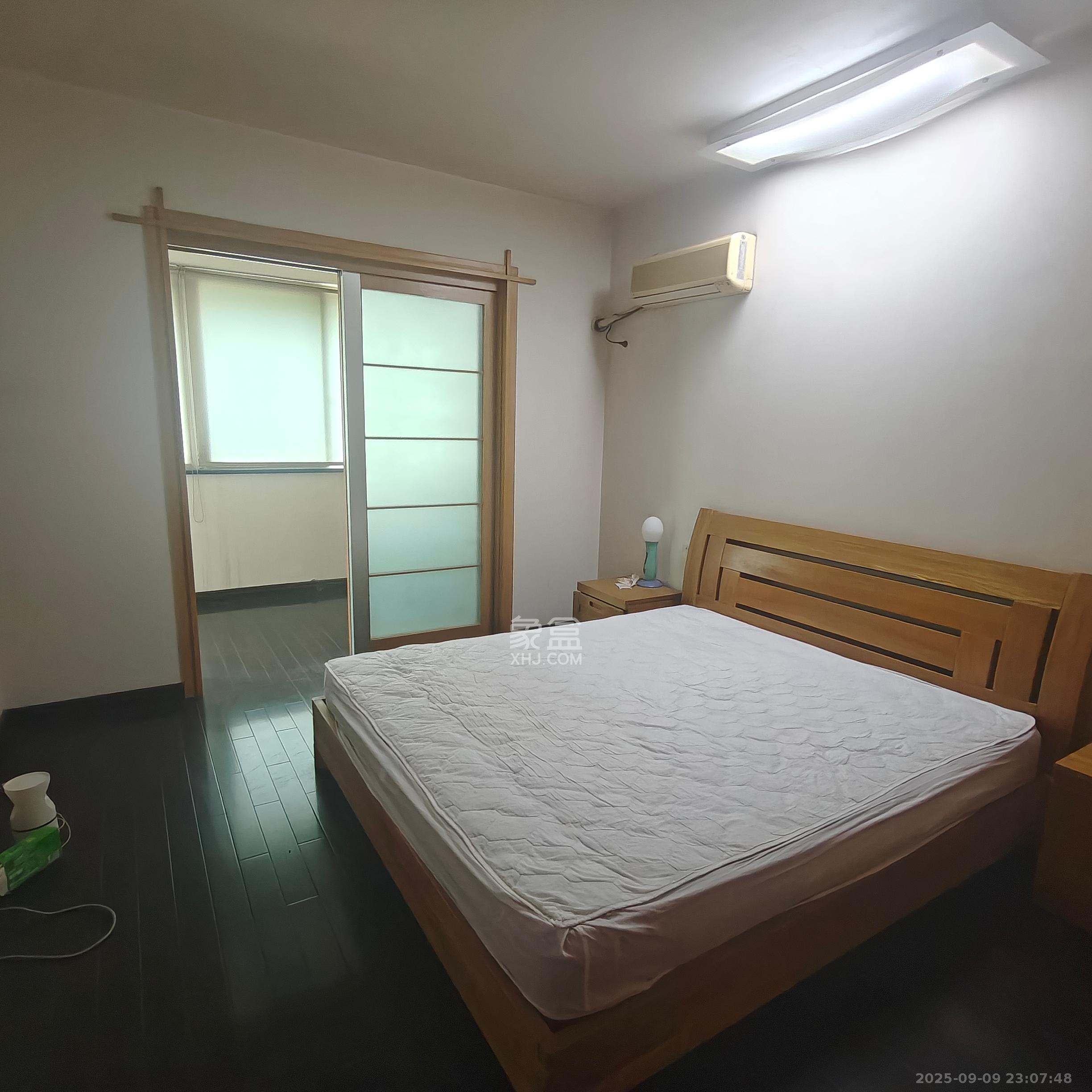 怡荷园 3室2厅1卫 2300.0元/月 怡荷园 3室2厅1卫 2300.0元/月室内图