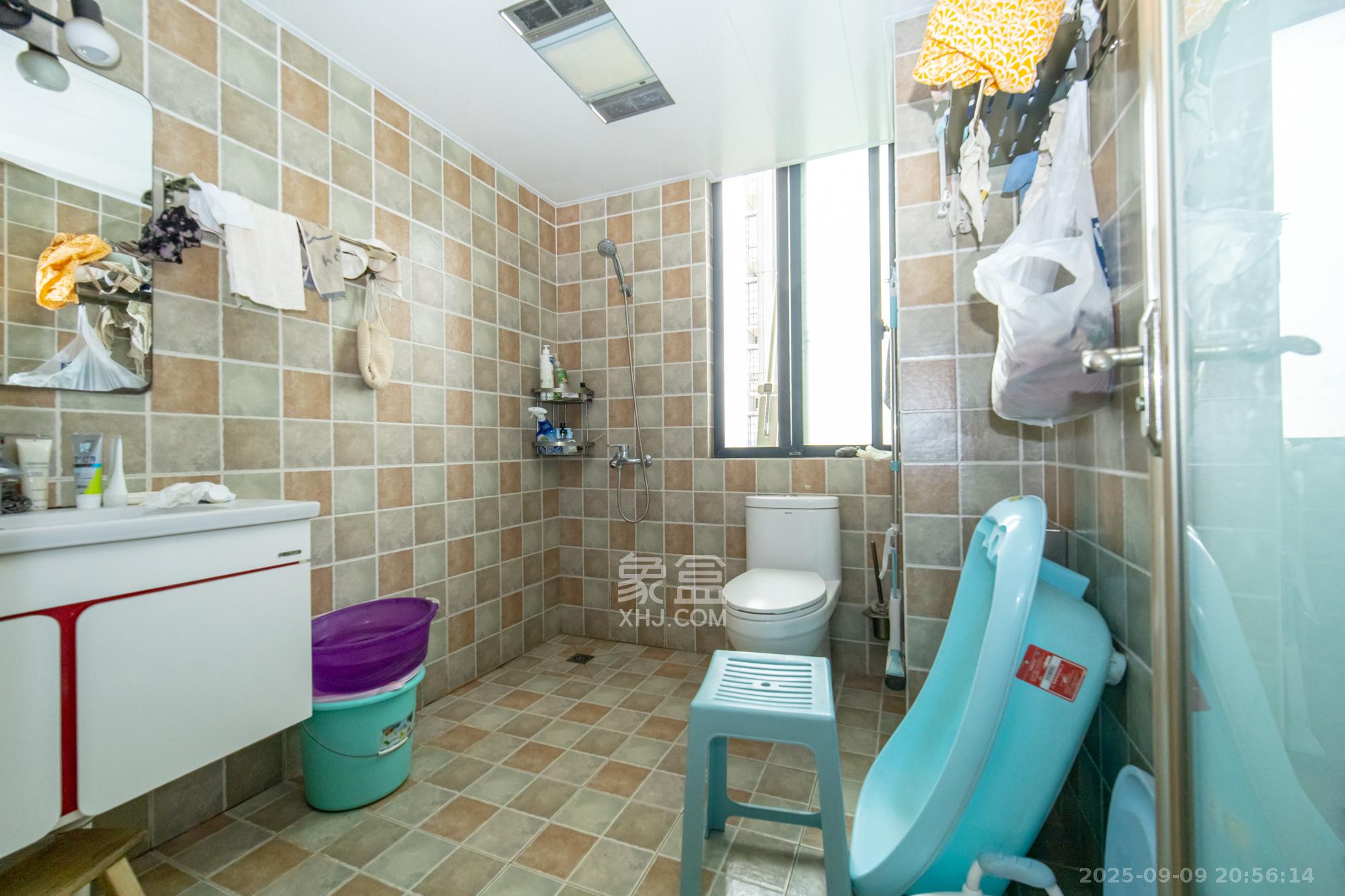 丰源国际  3室2厅2卫    82.0万卫生间