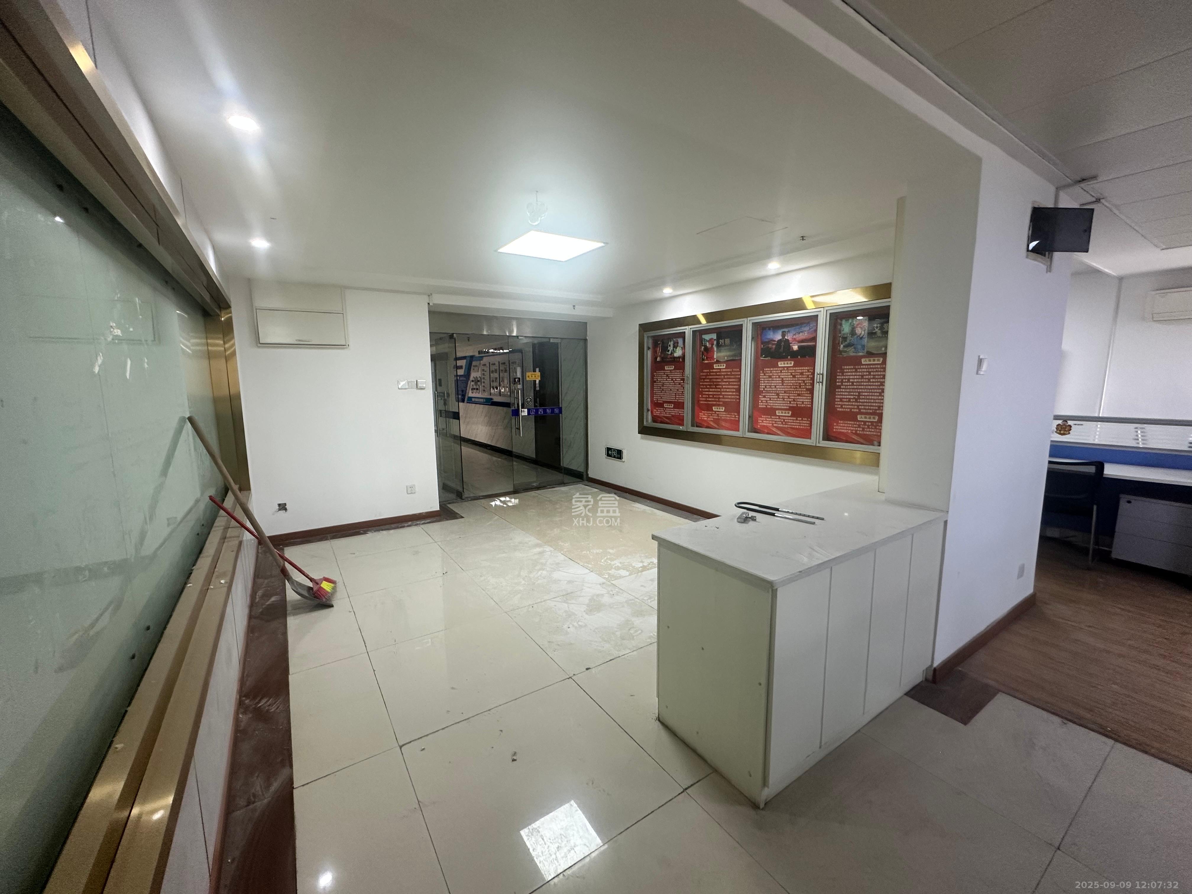 建鸿达现代城  4室2厅2卫    13500.0元/月室内图