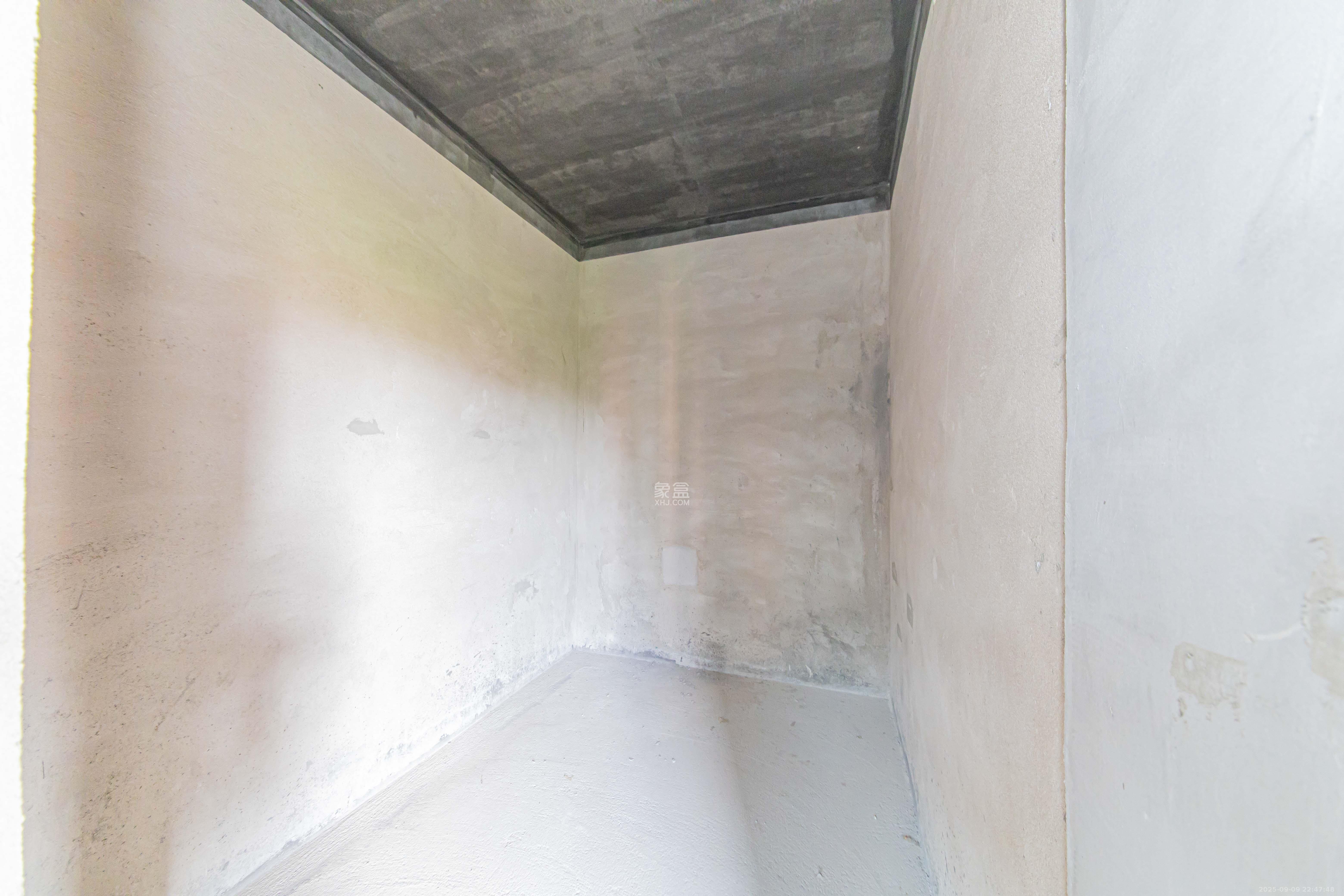 鑫远紫樾香山一期  5室2厅2卫    500.0万 鑫远紫樾香山一期  5室2厅2卫    500.0万卧室