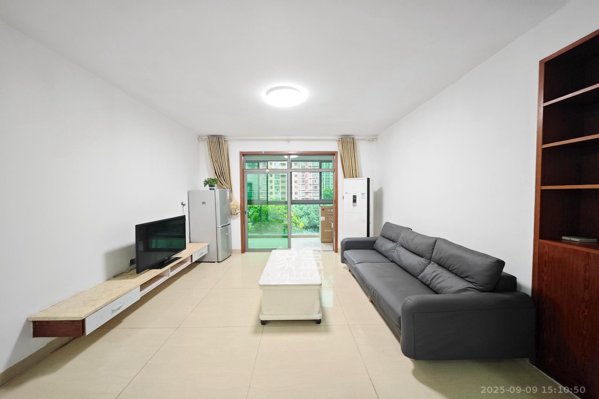 新城新世界一二三期 3室2厅1卫 87.0万 新城新世界一二三期 3室2厅1卫 87.0万客厅