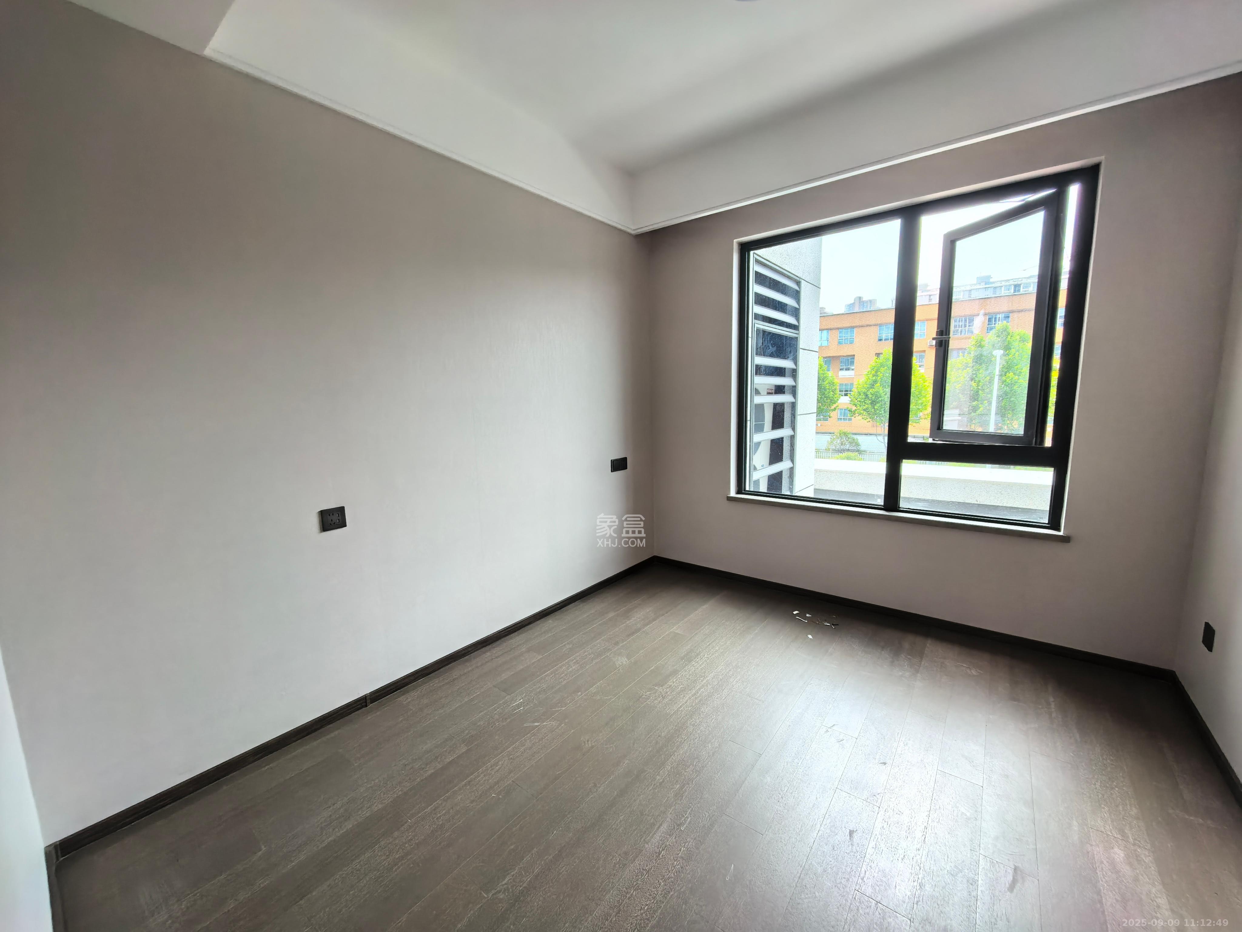 龙湖青云阙  4室2厅2卫    5000.0元/月 龙湖青云阙  4室2厅2卫    5000.0元/月室内图1