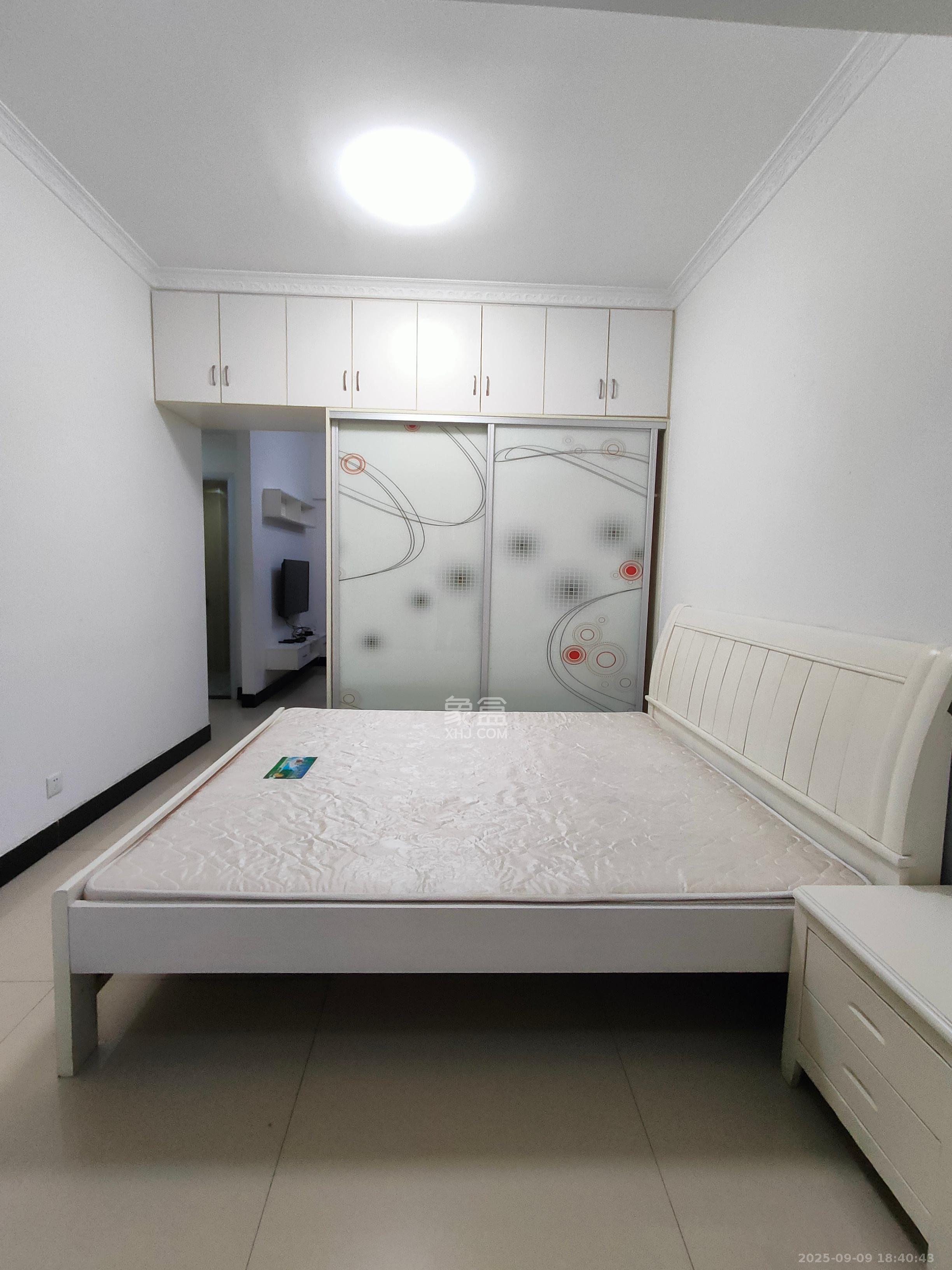 爵士湘 1室1厅1卫 1300.0元/月 爵士湘 1室1厅1卫 1300.0元/月室内图