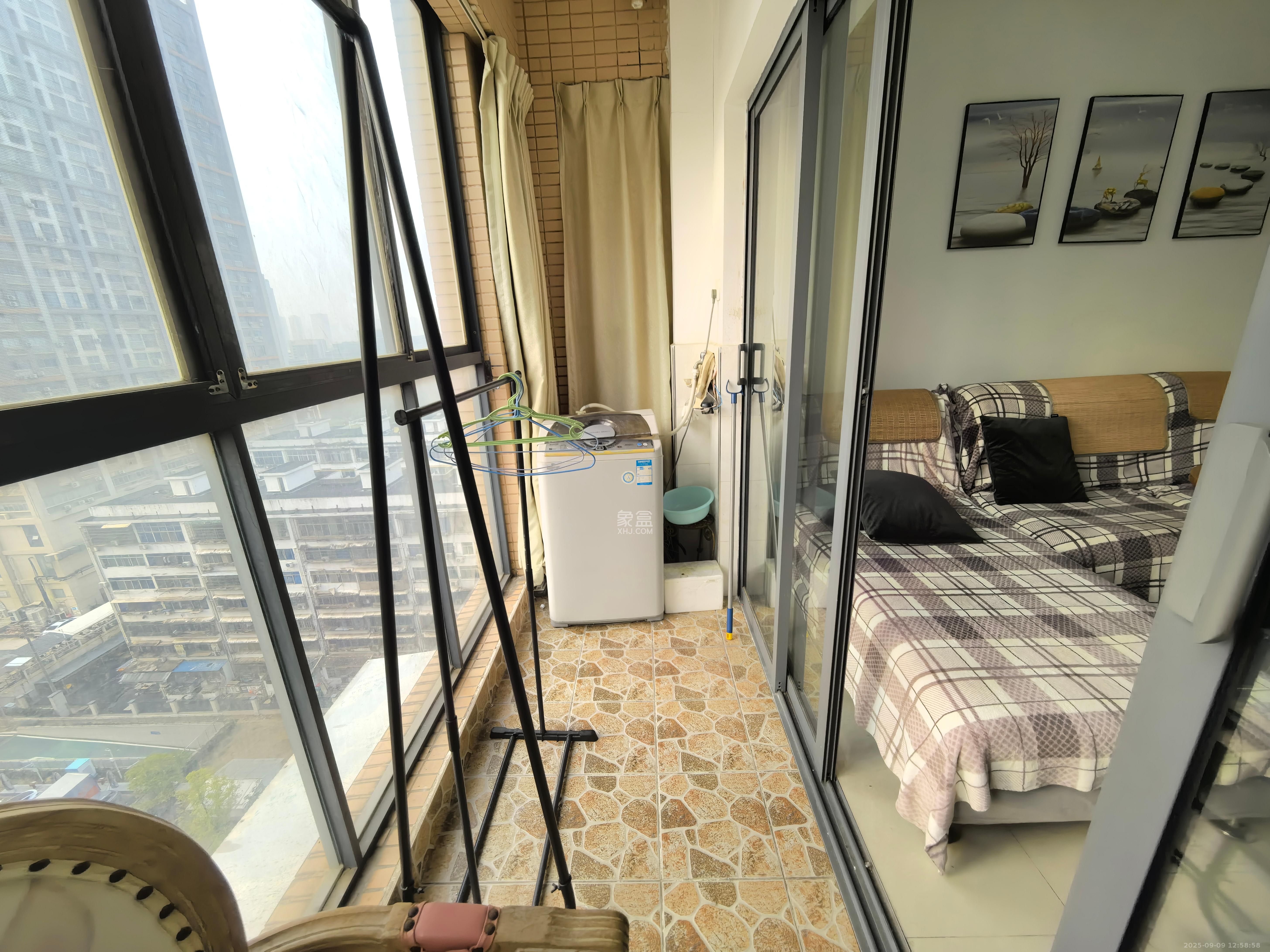 中城丽景香山园 2室2厅1卫 2200.0元/月 中城丽景香山园 2室2厅1卫 2200.0元/月室内图