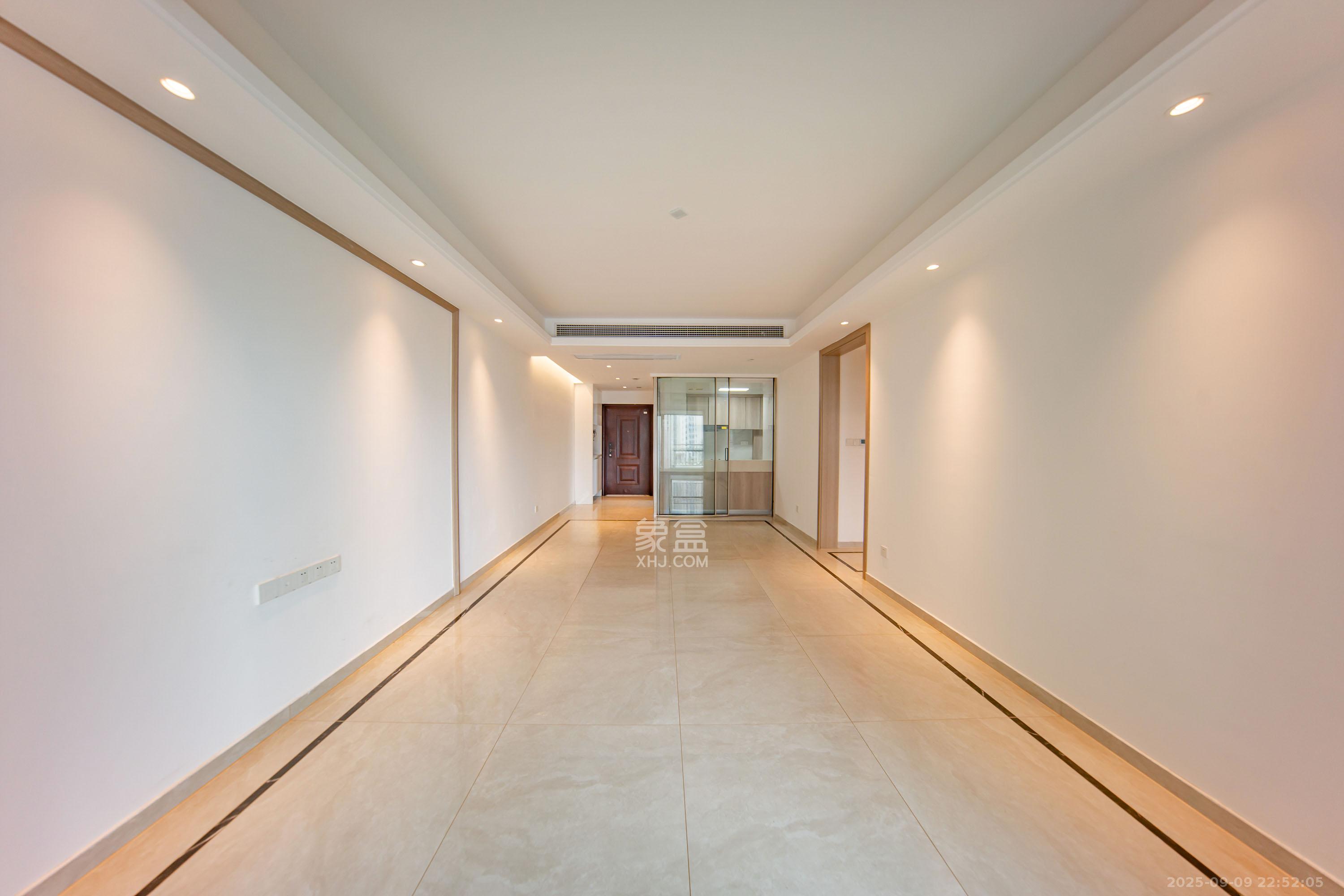 建投象山国际  3室2厅2卫    129.0万 建投象山国际  3室2厅2卫    129.0万客厅