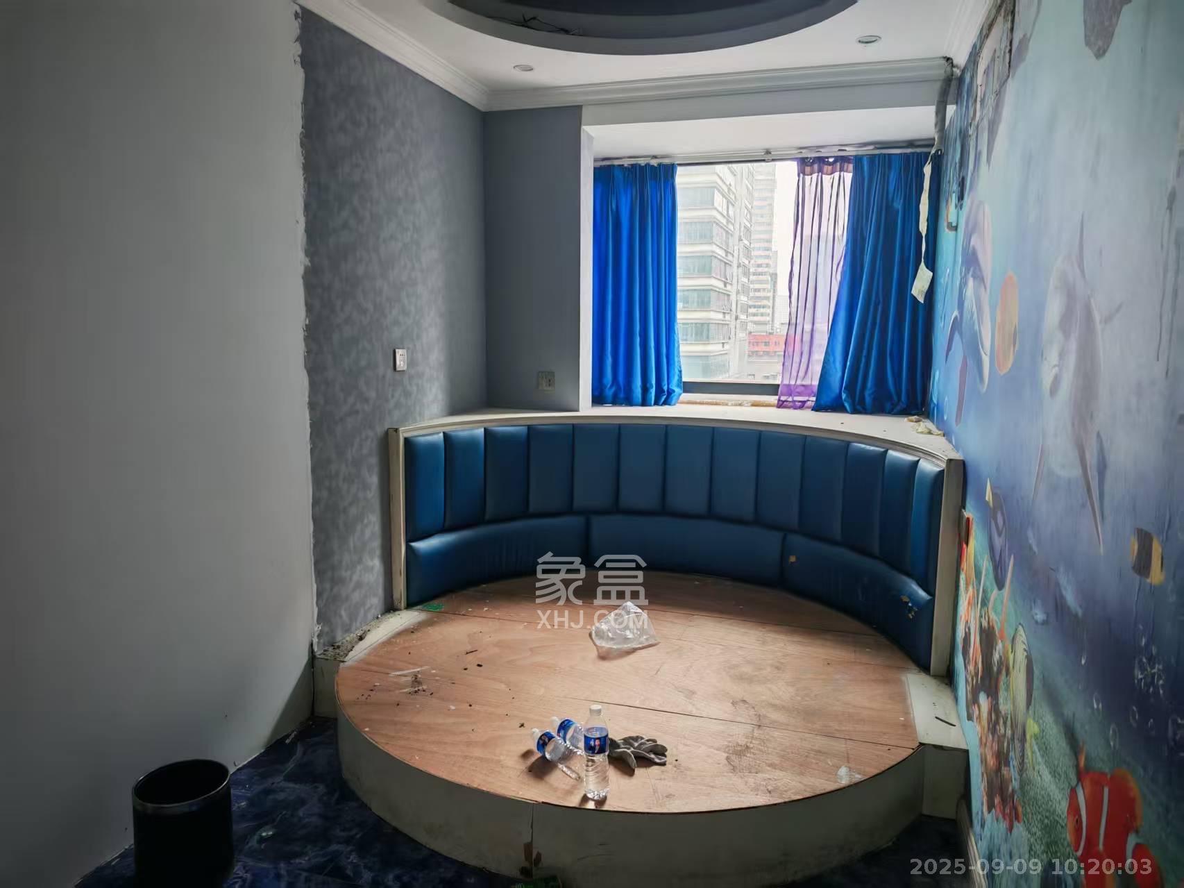 五一大道202(中环壹世界) 1室2厅2卫 8000.0元/月 五一大道202(中环壹世界) 1室2厅2卫 8000.0元/月室内图