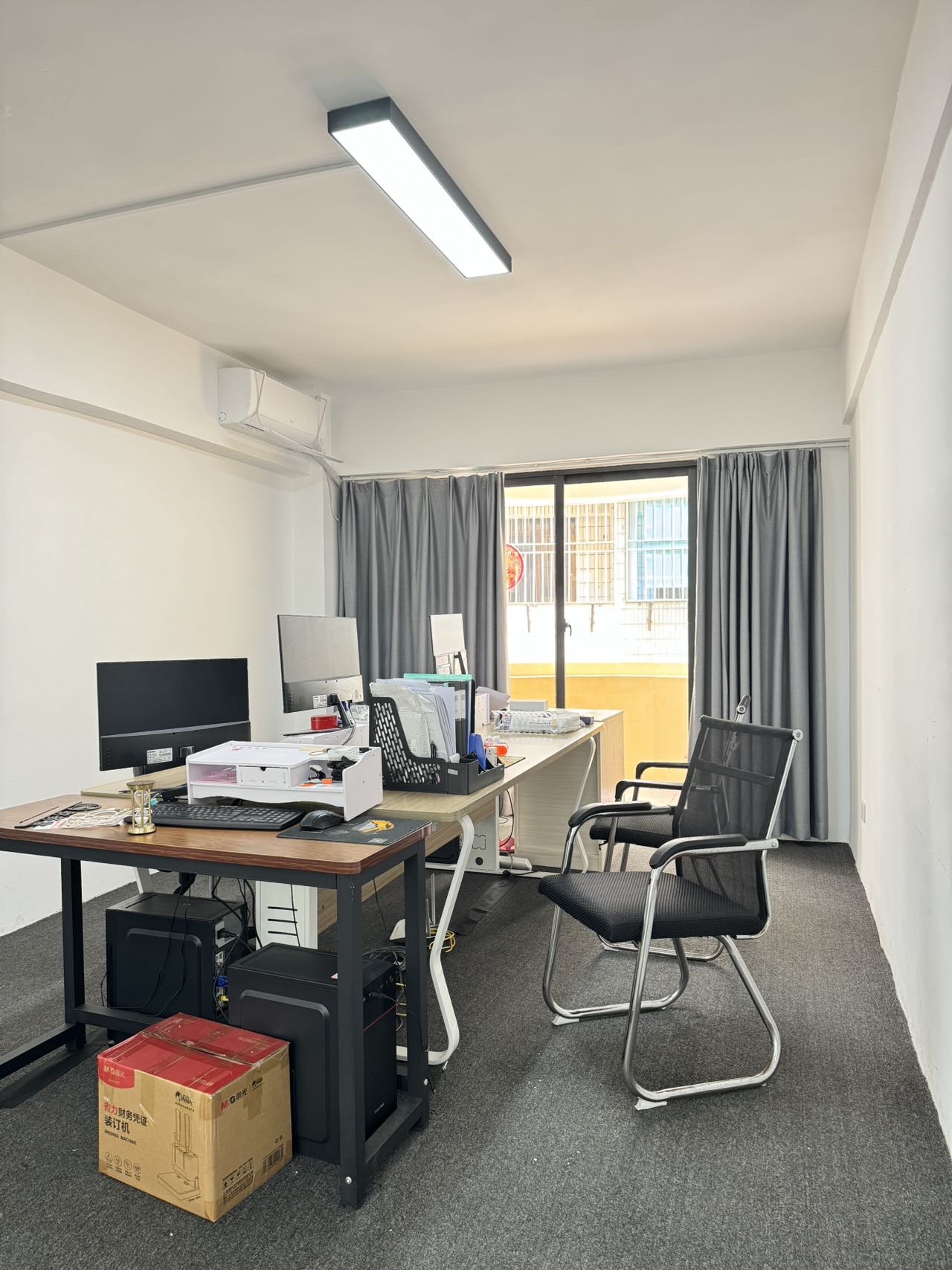 昌海大厦 8室1厅1卫 12000.0元/月 昌海大厦 8室1厅1卫 12000.0元/月室内图