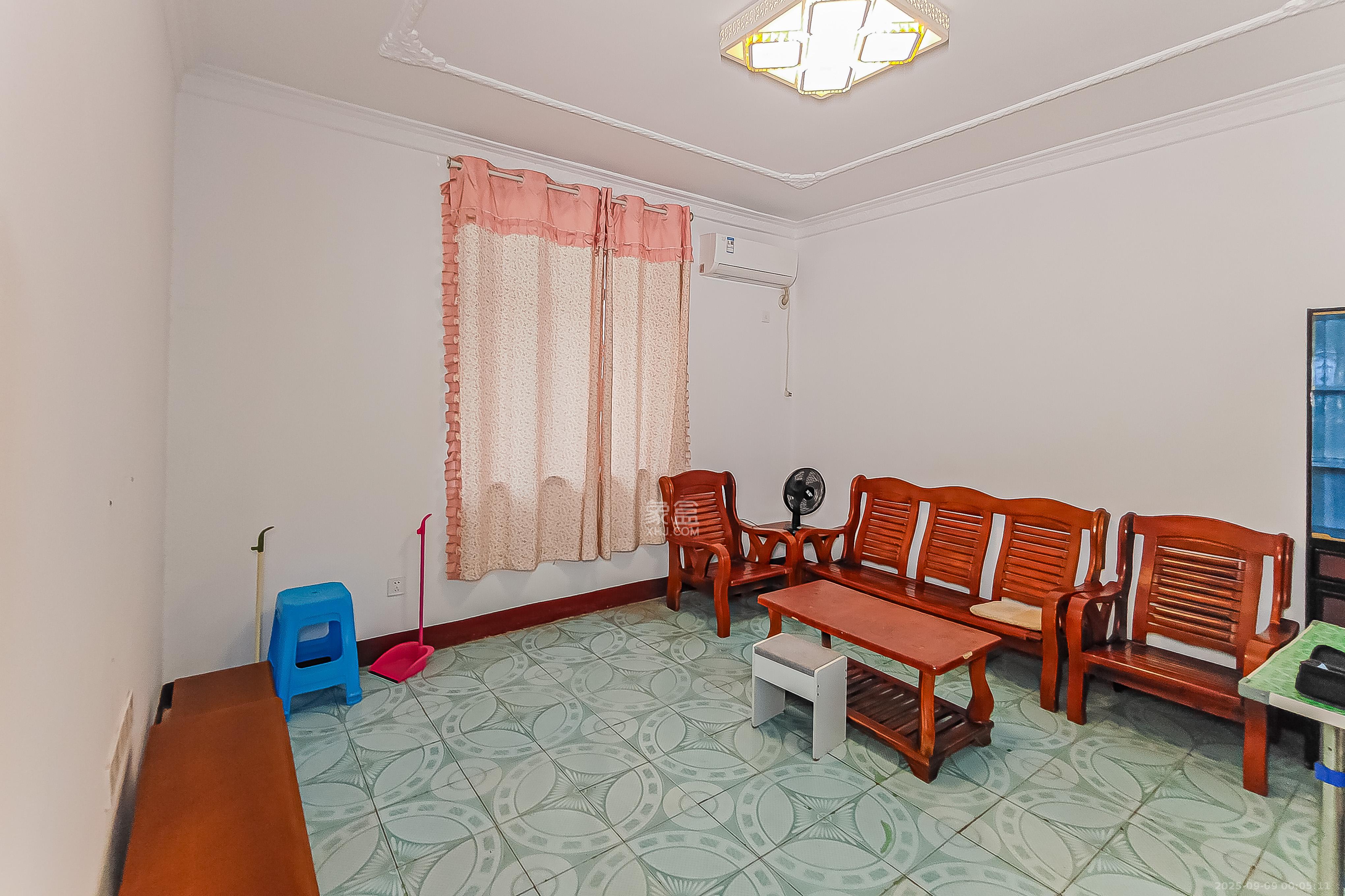 湖南省第六工程公司宿舍(扫把塘) 2室2厅1卫 38.0万 湖南省第六工程公司宿舍(扫把塘) 2室2厅1卫 38.0万客厅