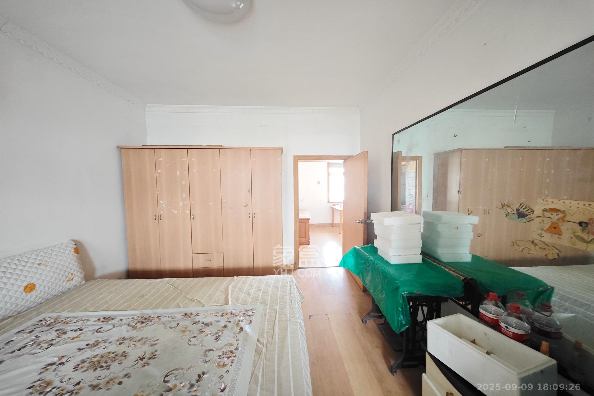 潇湘电影制片厂  3室1厅1卫    41.5万 潇湘电影制片厂  3室1厅1卫    41.5万卧室