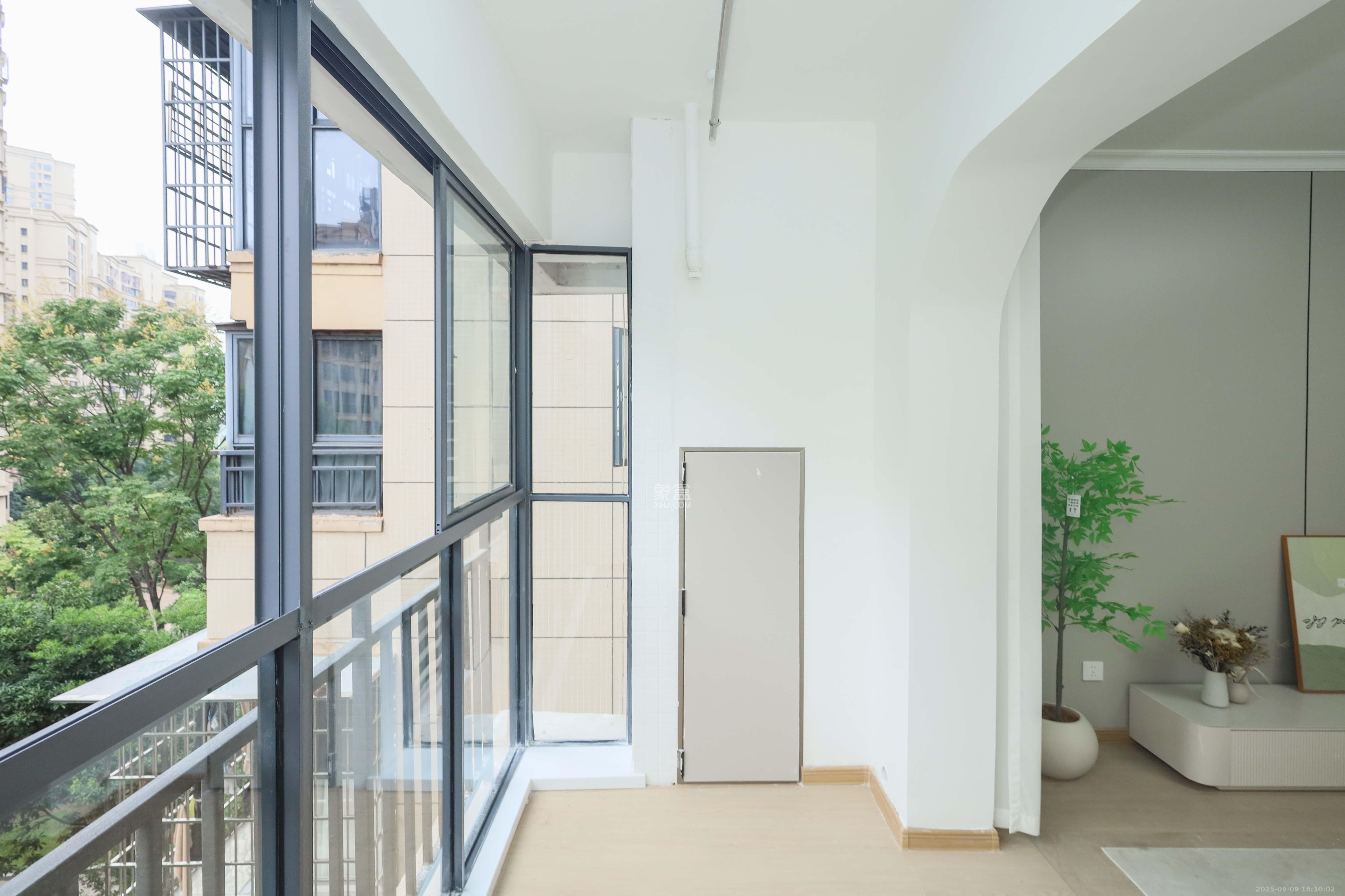 保利麓谷林语A区  3室1厅1卫    73.0万阳台