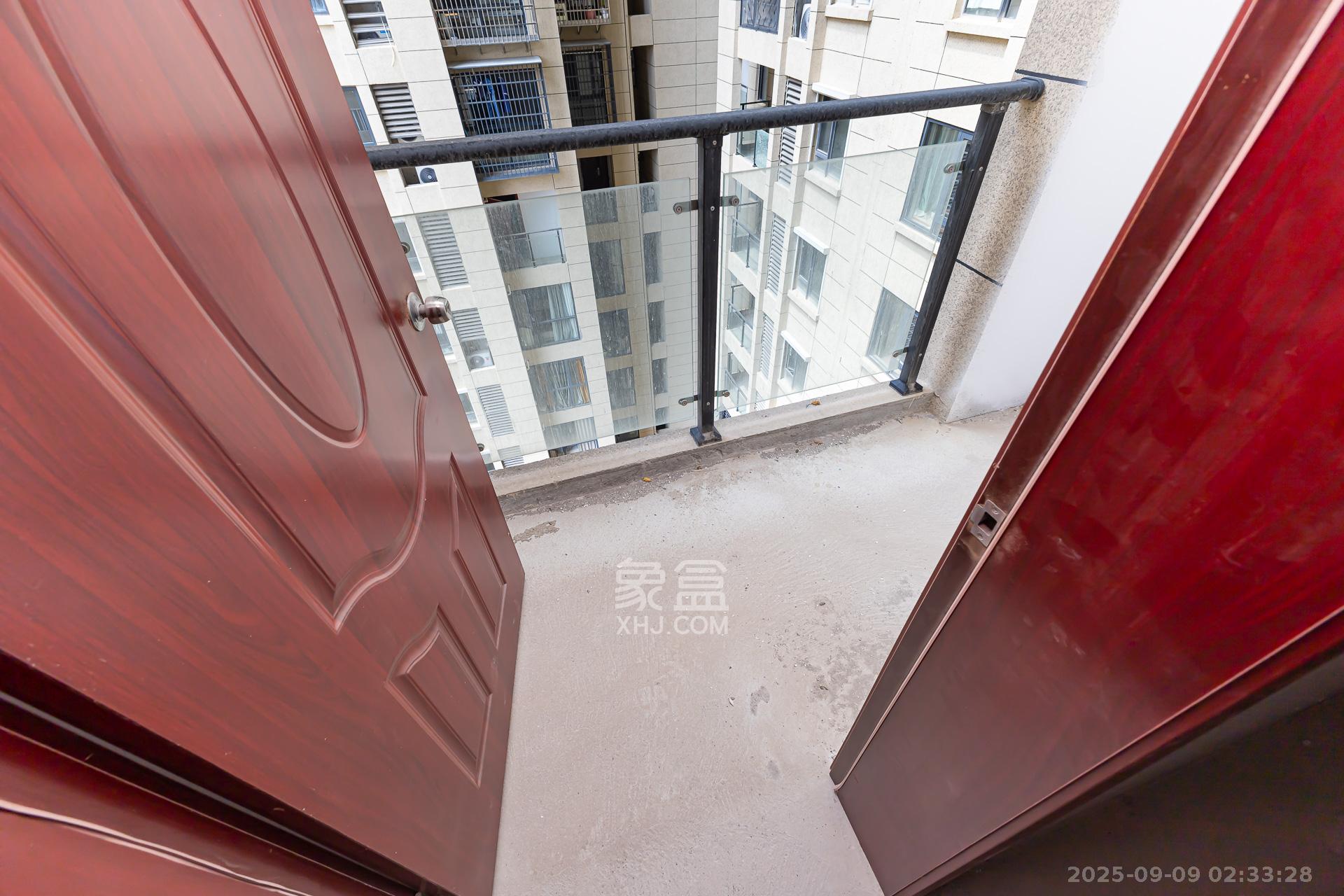 明发阅江悦府  3室2厅2卫    76.0万阳台