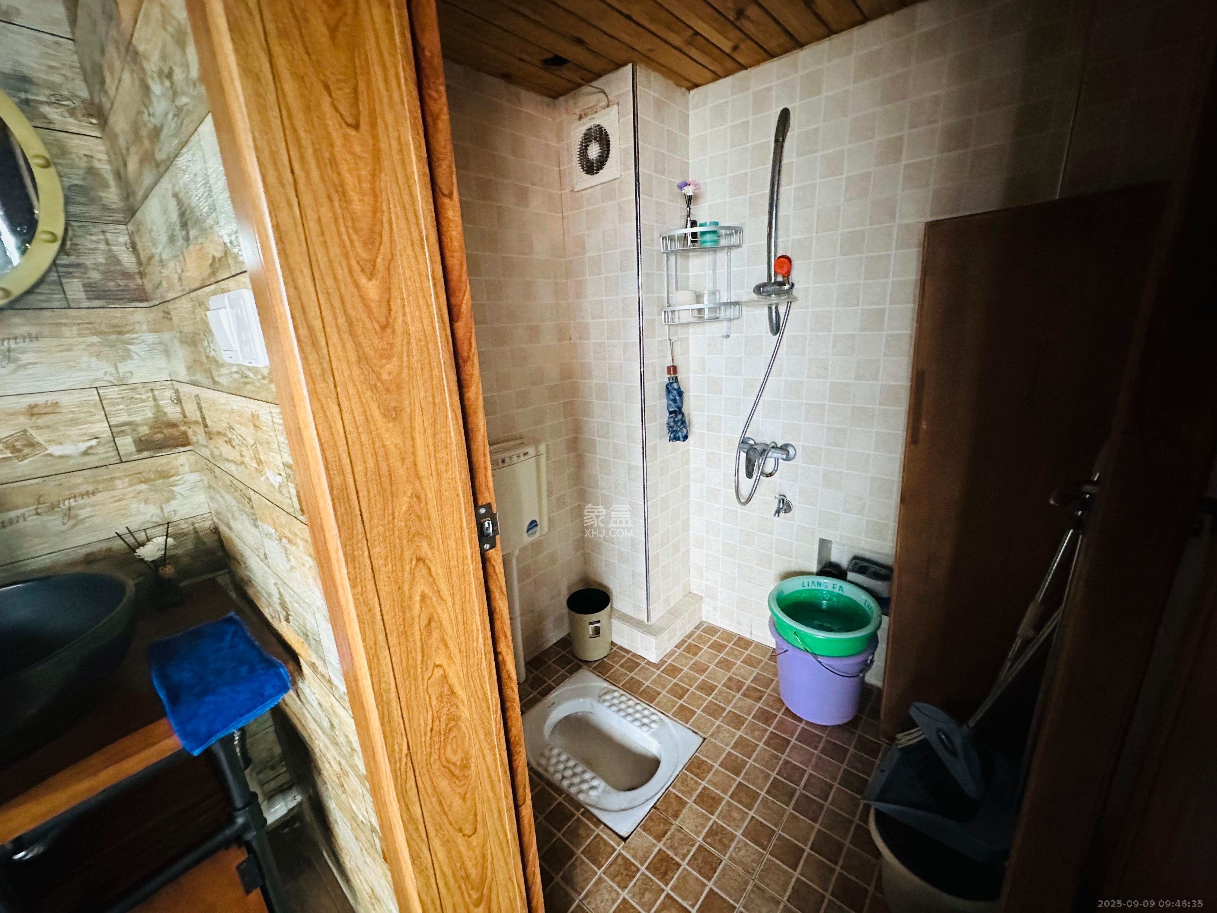 左岸右岸 1室1厅1卫 1500.0元/月 左岸右岸 1室1厅1卫 1500.0元/月室内图