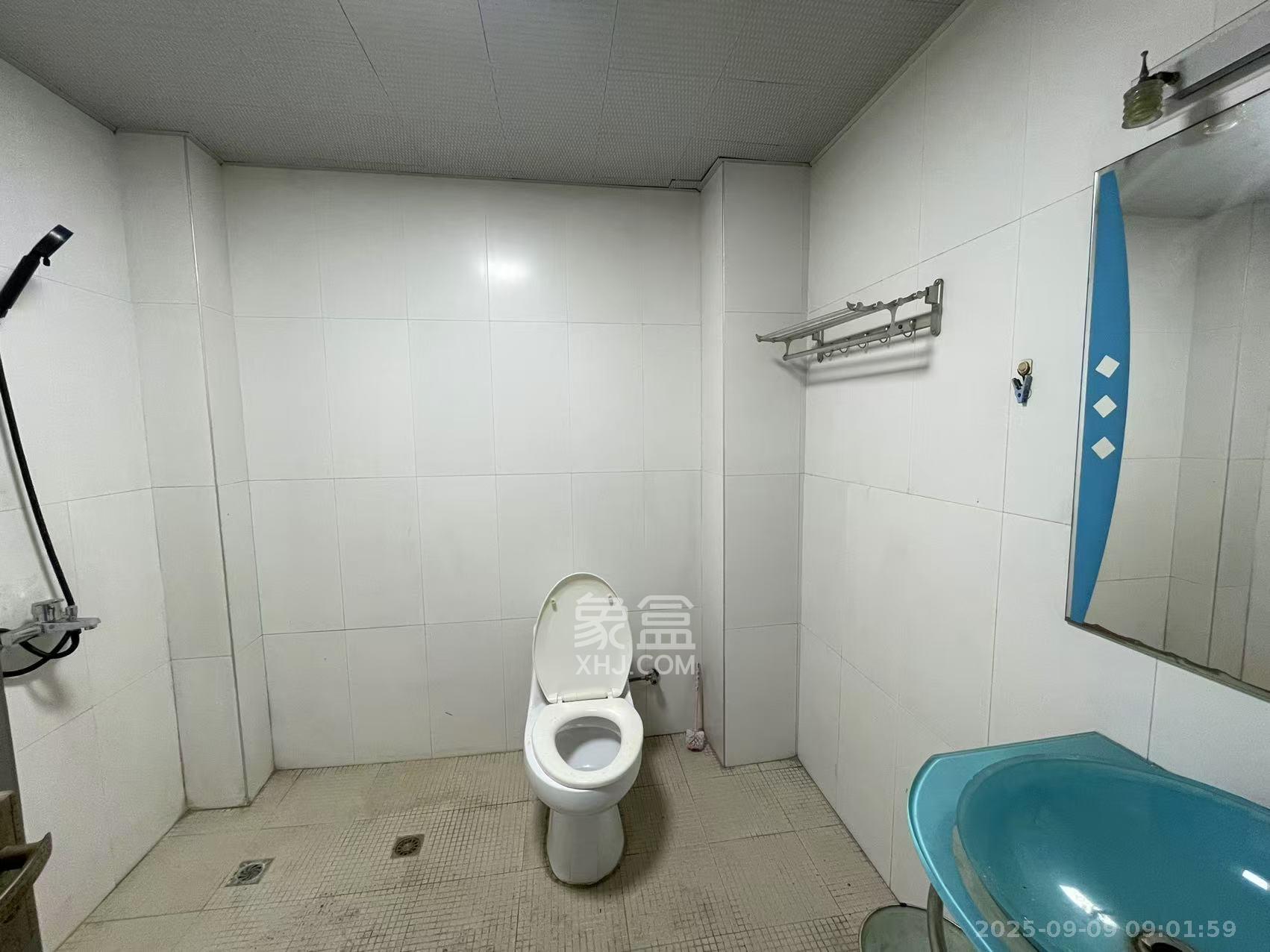 马王堆商贸城  3室2厅2卫    2000.0元/月室内图