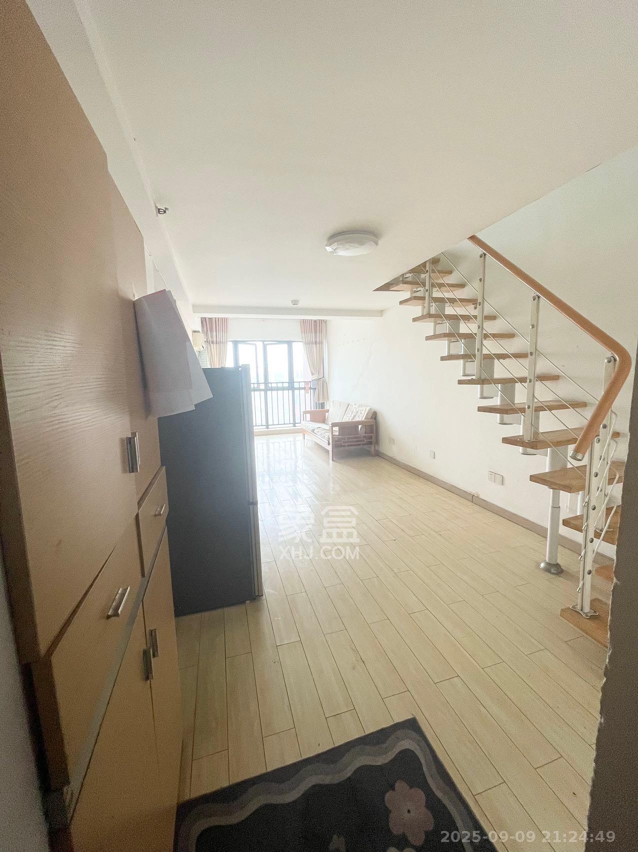 中信文化广场(中信新城二期) 2室1厅2卫 1400.0元/月 中信文化广场(中信新城二期) 2室1厅2卫 1400.0元/月室内图