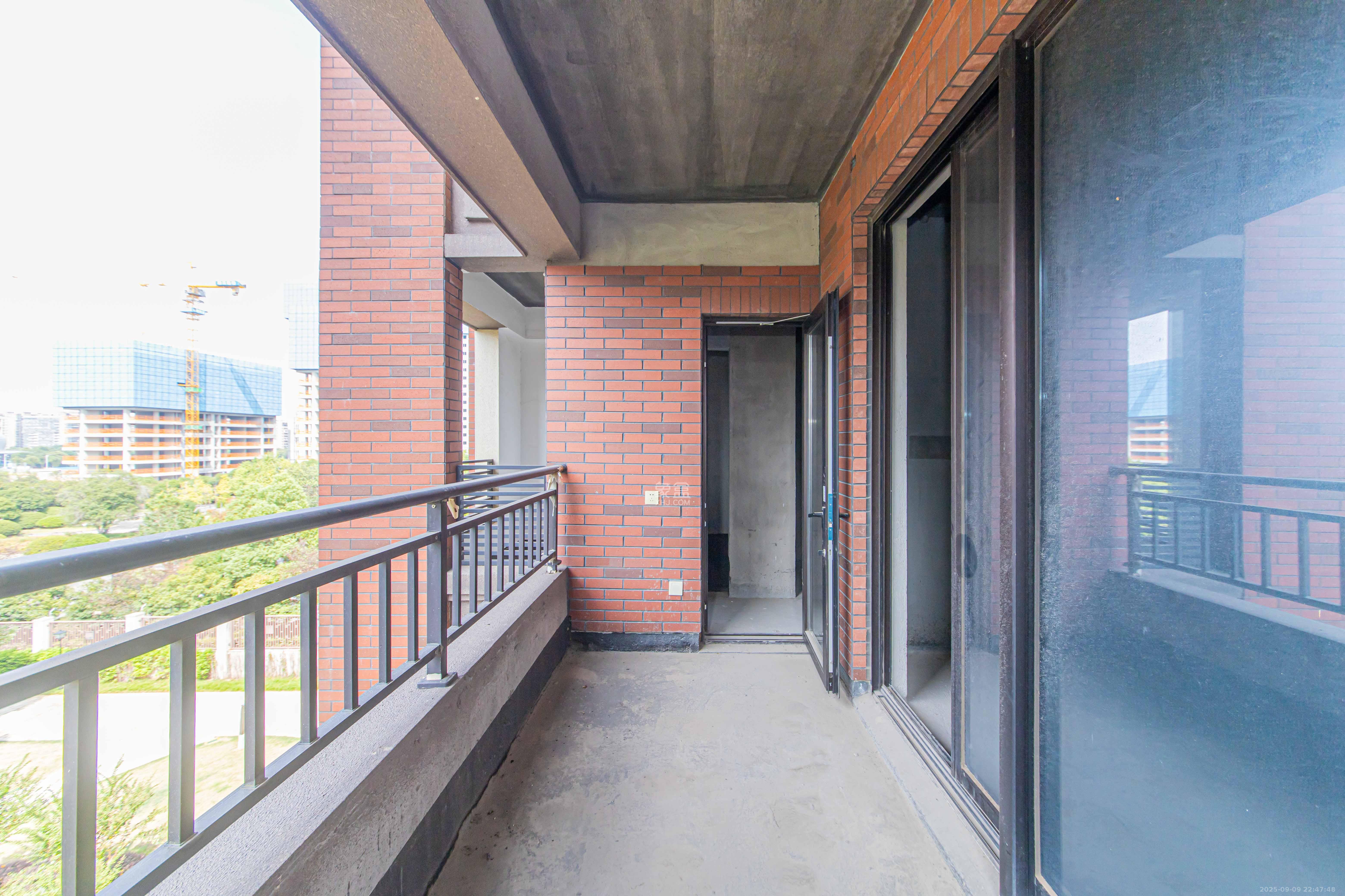 鑫远紫樾香山一期  5室2厅2卫    500.0万 鑫远紫樾香山一期  5室2厅2卫    500.0万阳台