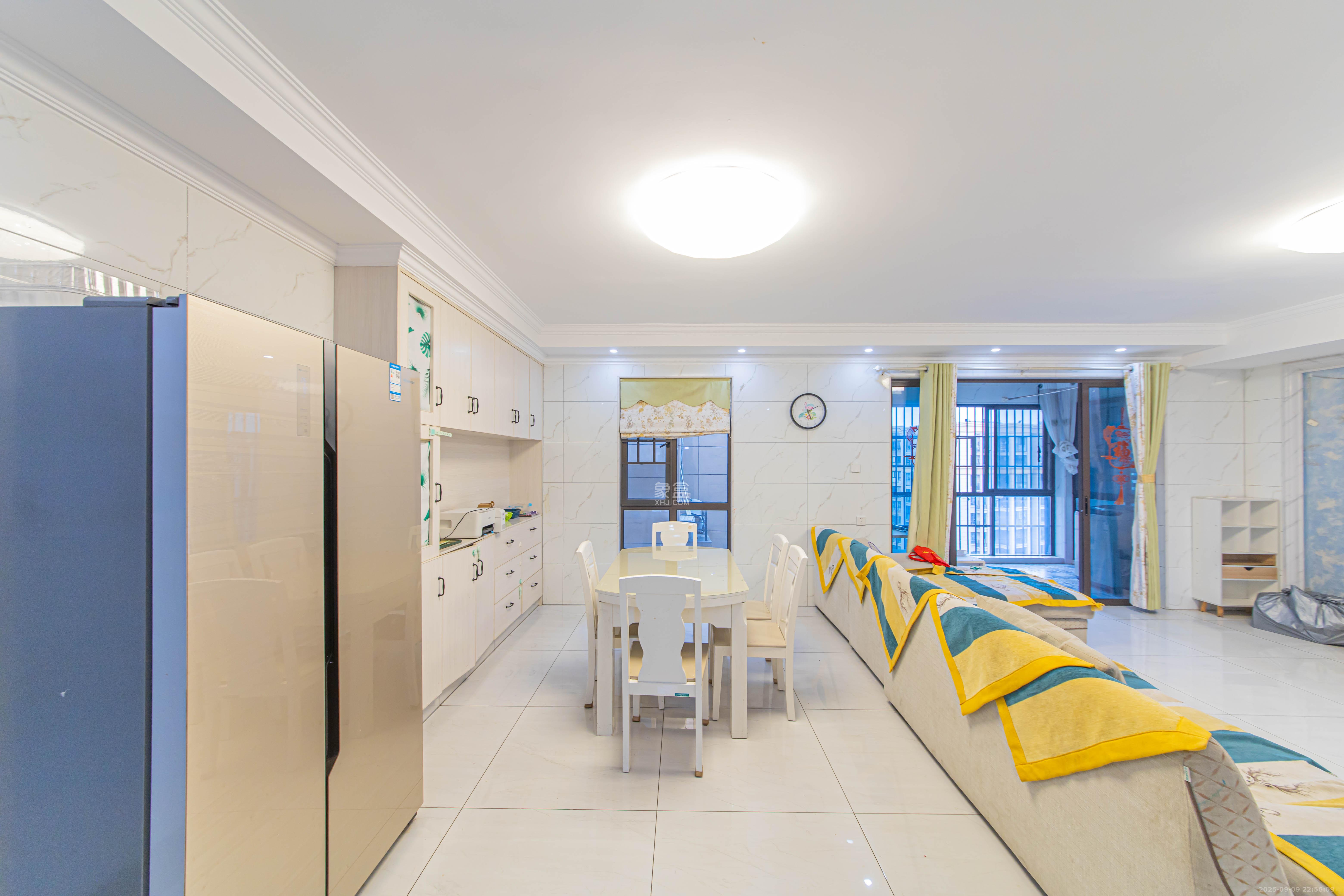 鑫远悦城（鑫远悦时代）  4室2厅2卫    117.0万客厅