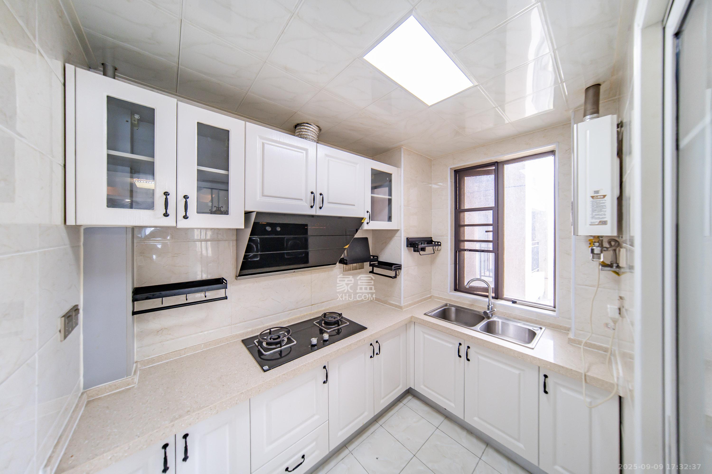 合能洋湖公馆  3室2厅2卫    88.0万 合能洋湖公馆  3室2厅2卫    88.0万厨房