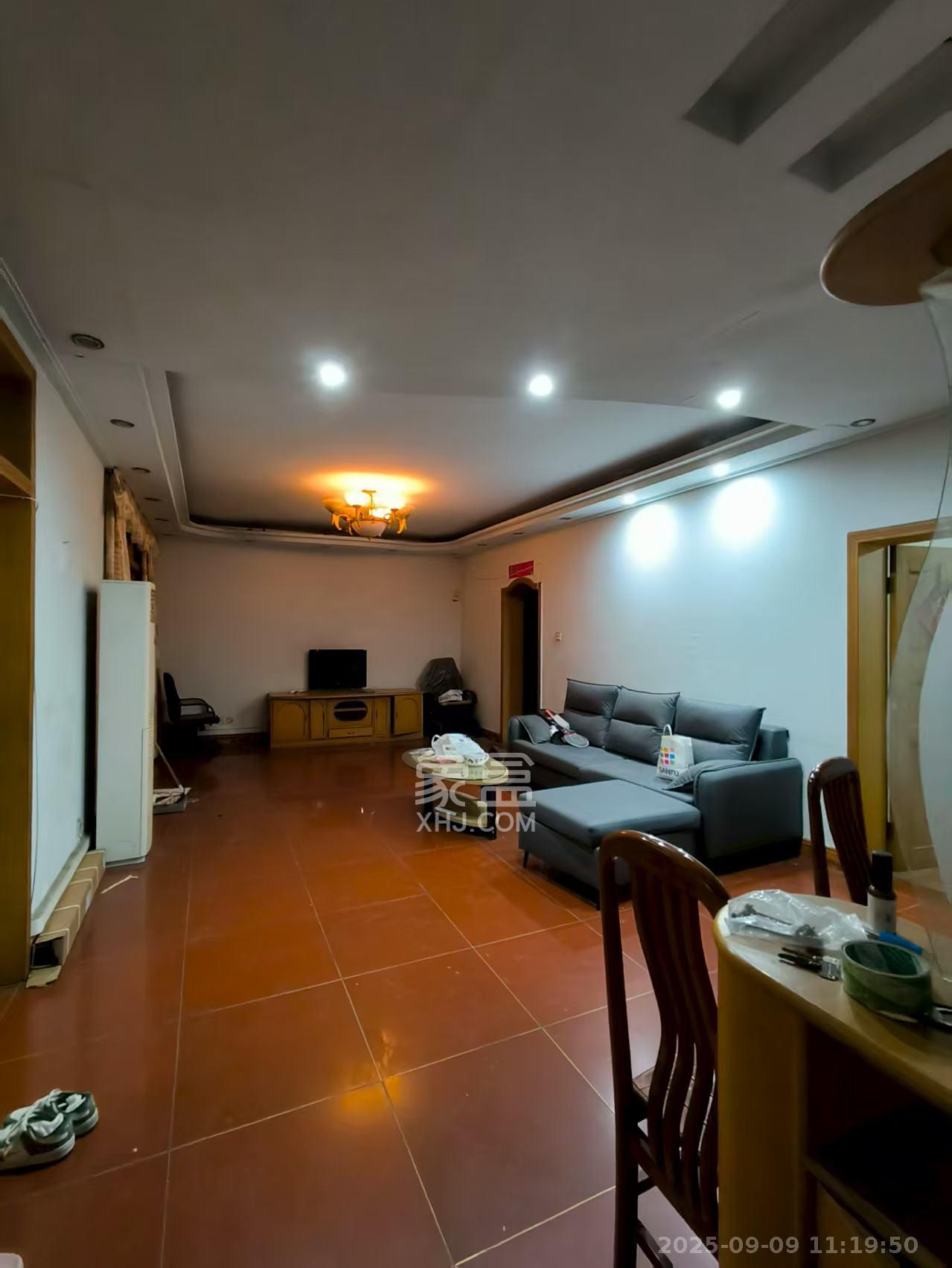 公安分局宿舍 3室2厅2卫 2200.0元/月 公安分局宿舍 3室2厅2卫 2200.0元/月室内图