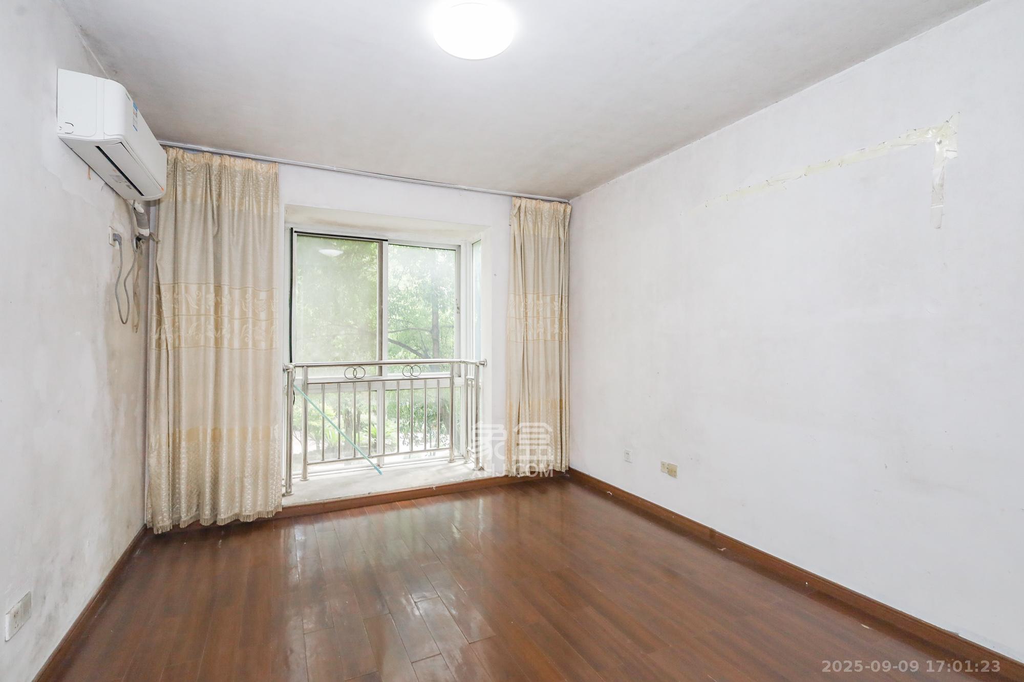 阳光新城 3室2厅2卫 105.0万 阳光新城 3室2厅2卫 105.0万卧室