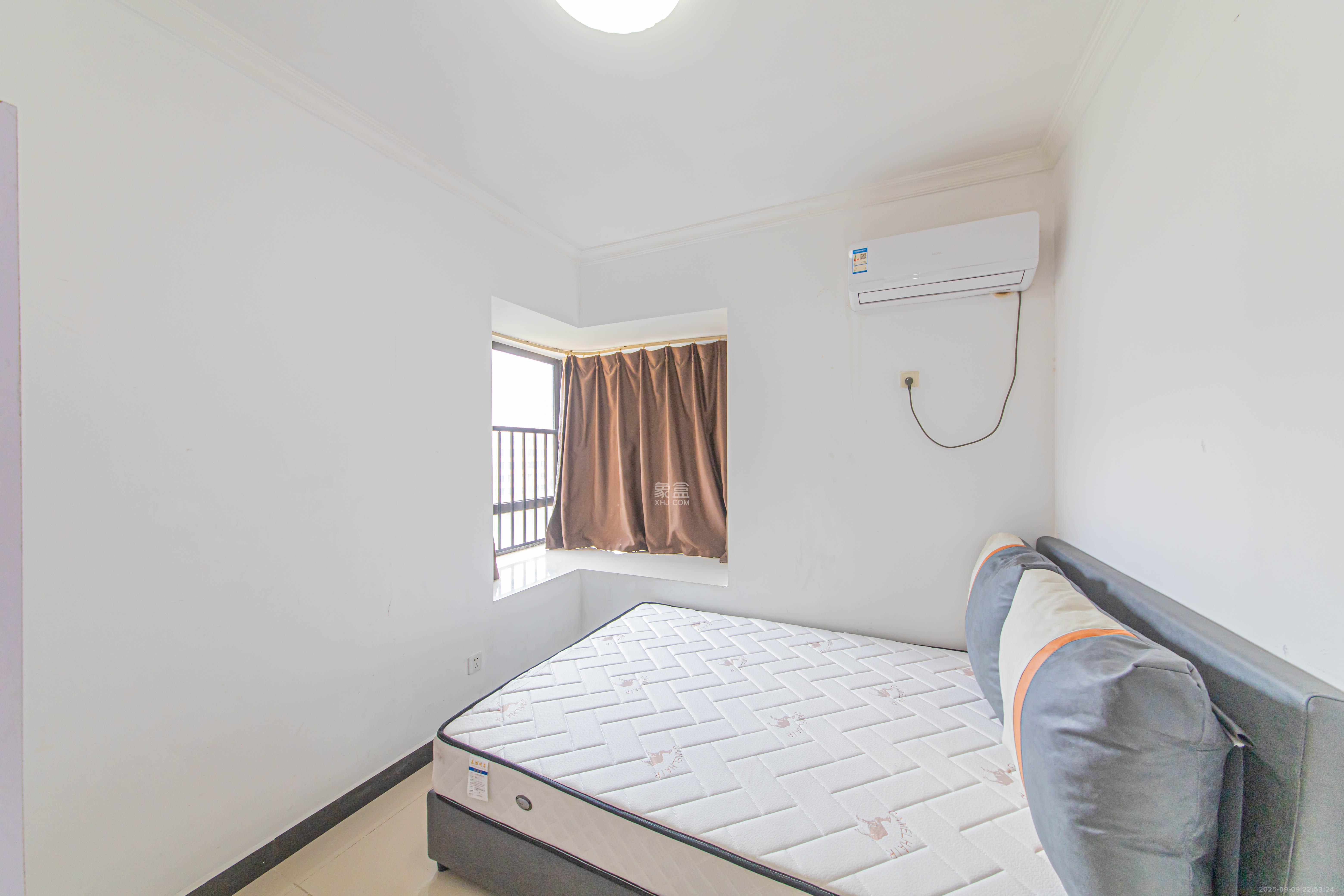 中信凯旋蓝岸(中信新城三期)  3室2厅1卫    79.0万 中信凯旋蓝岸(中信新城三期)  3室2厅1卫    79.0万卧室