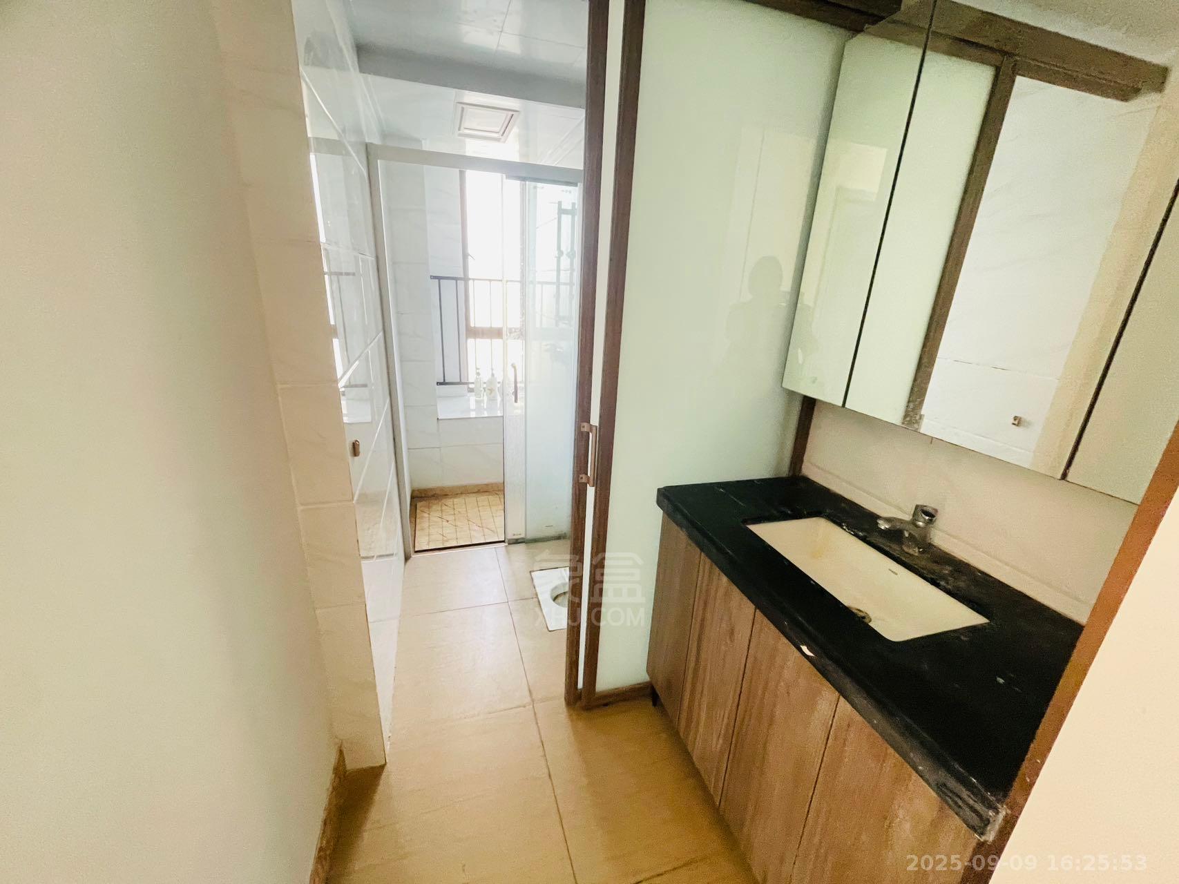 天元区碧桂园 4室2厅2卫 2300.0元/月 天元区碧桂园 4室2厅2卫 2300.0元/月室内图