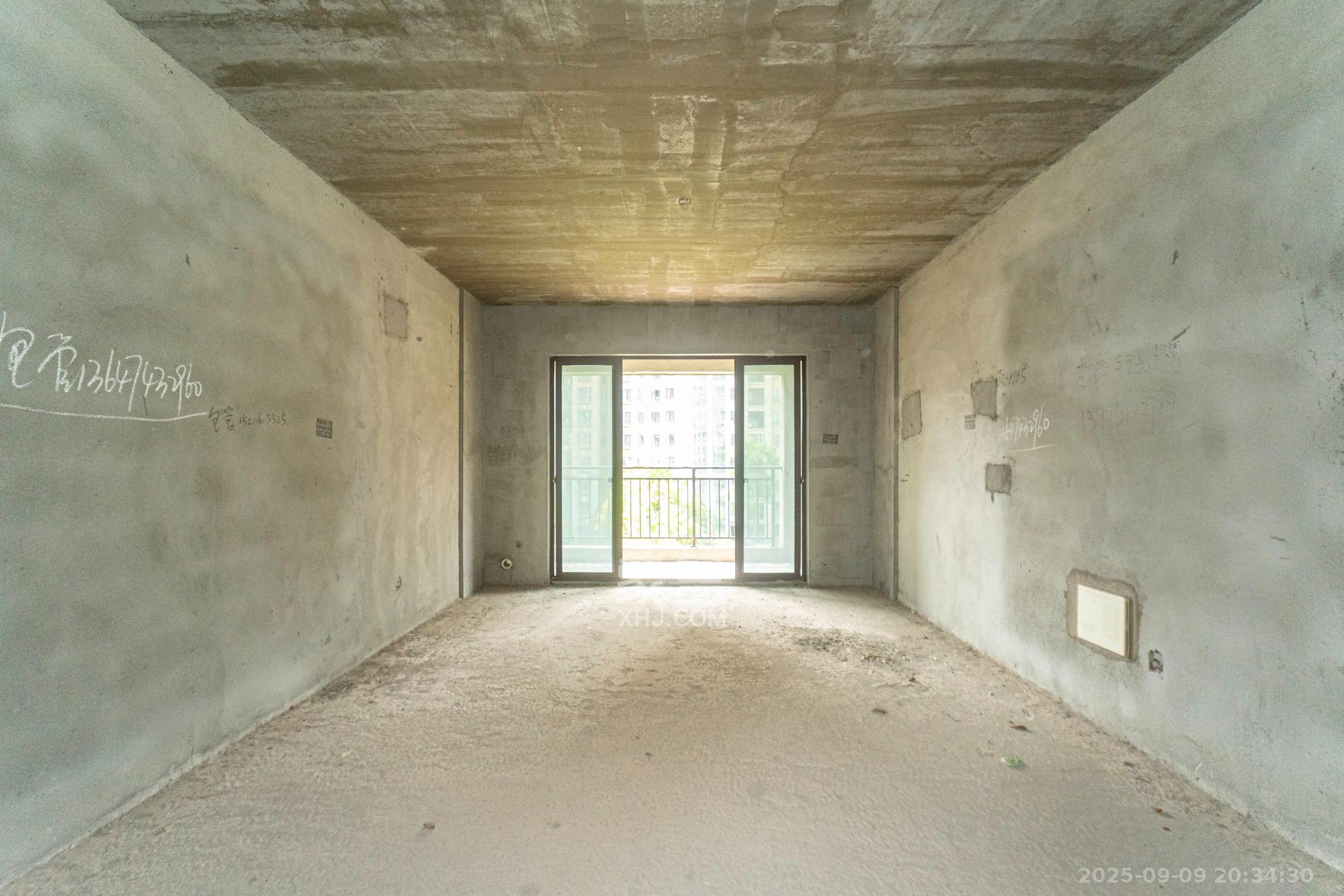 艺源颂雅小区(719街区)  4室2厅2卫    90.8万 艺源颂雅小区(719街区)  4室2厅2卫    90.8万