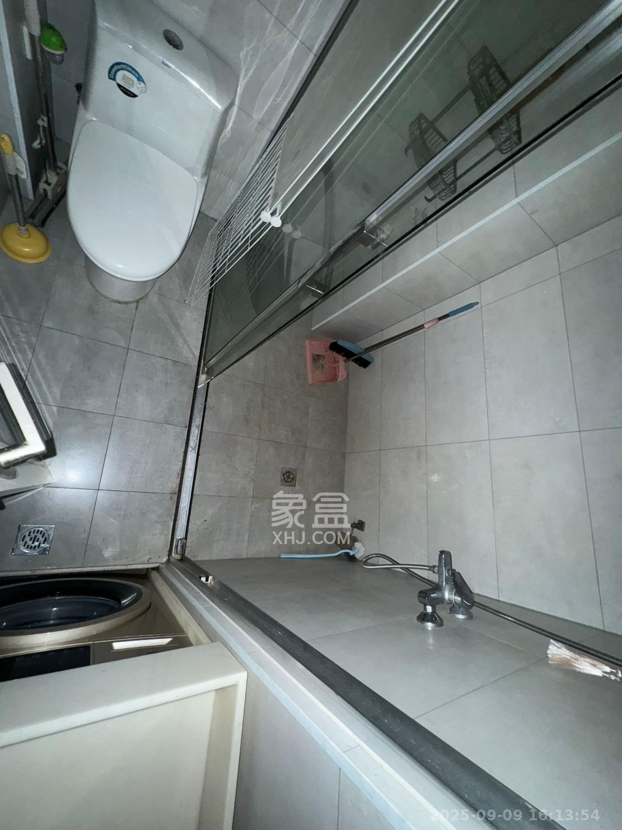 新世界广场  1室1厅1卫    1500.0元/月 新世界广场  1室1厅1卫    1500.0元/月室内图