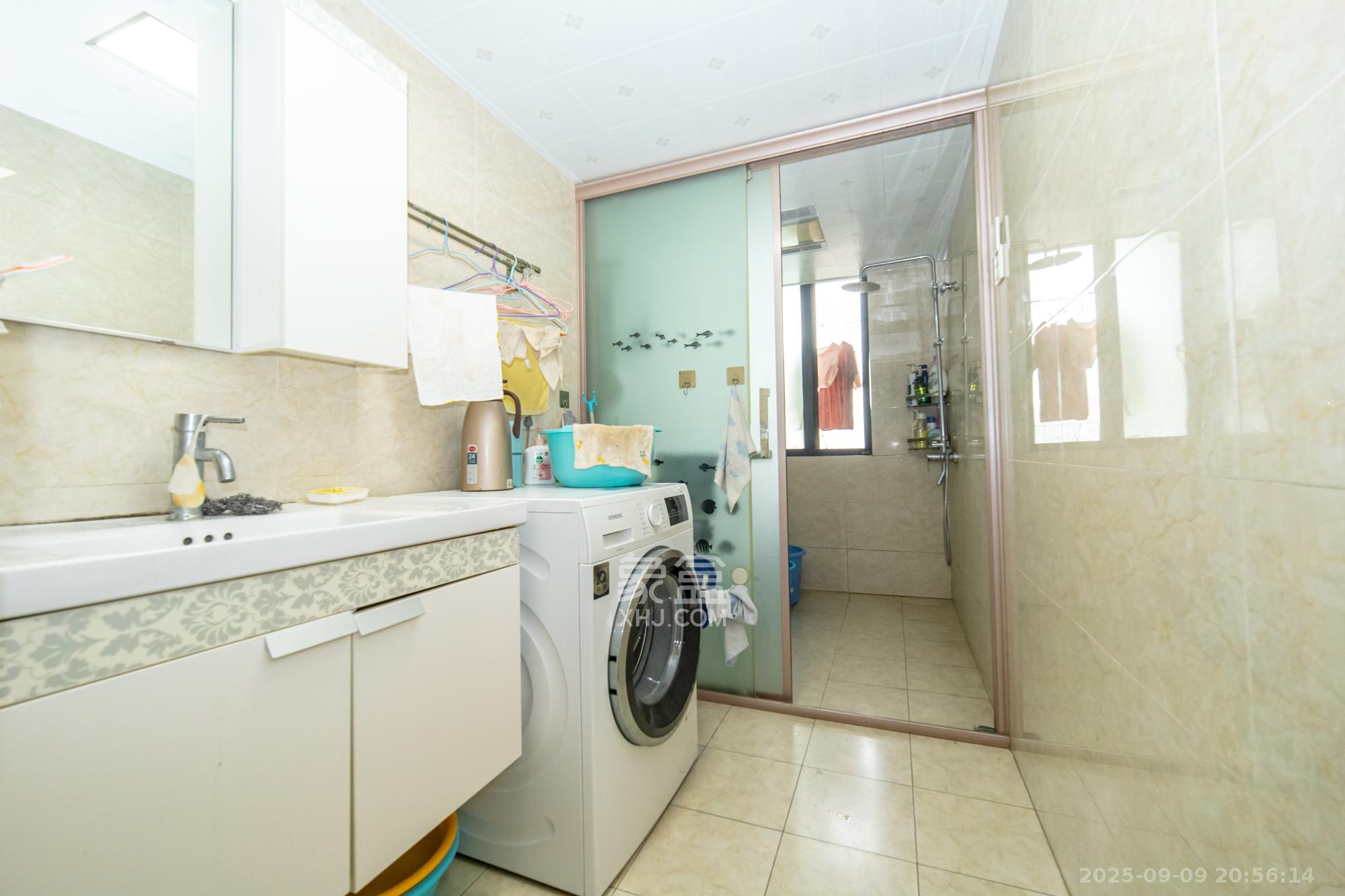 丰源国际 3室2厅2卫 82.0万 丰源国际 3室2厅2卫 82.0万卫生间