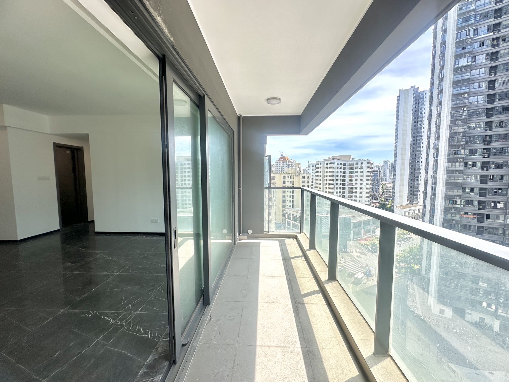 中海汇德里  3室2厅2卫    4500.0元/月 中海汇德里  3室2厅2卫    4500.0元/月室内图