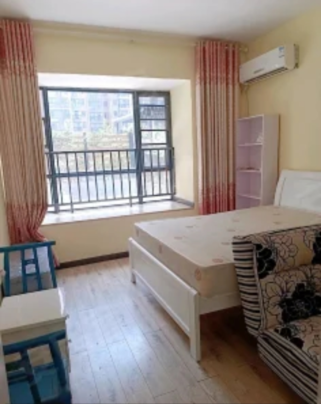 月亮湾三期  3室2厅1卫    1600.0元/月 月亮湾三期  3室2厅1卫    1600.0元/月室内图