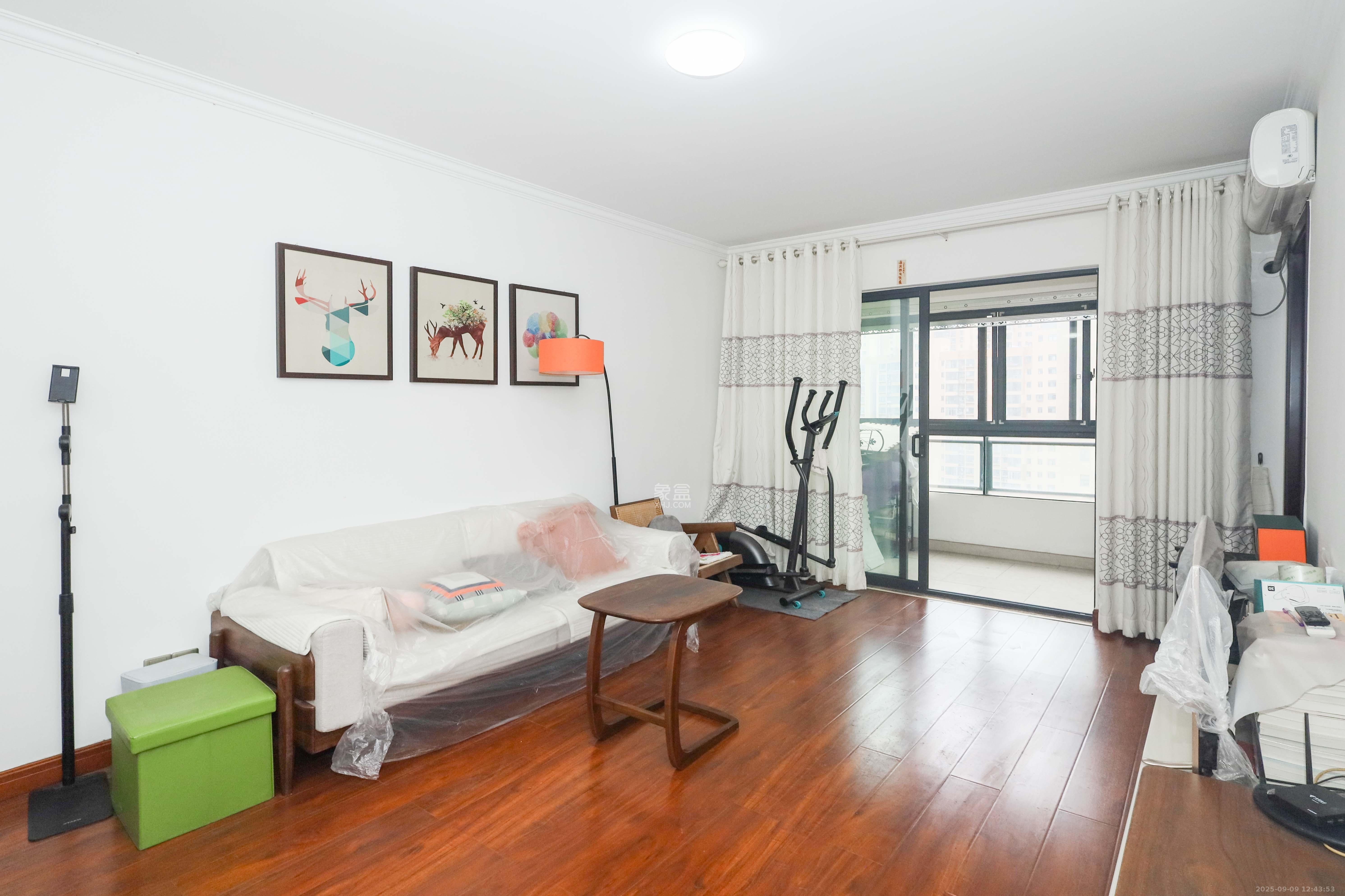 好莱城(弘德西街) 2室1厅1卫 70.0万 好莱城(弘德西街) 2室1厅1卫 70.0万客厅