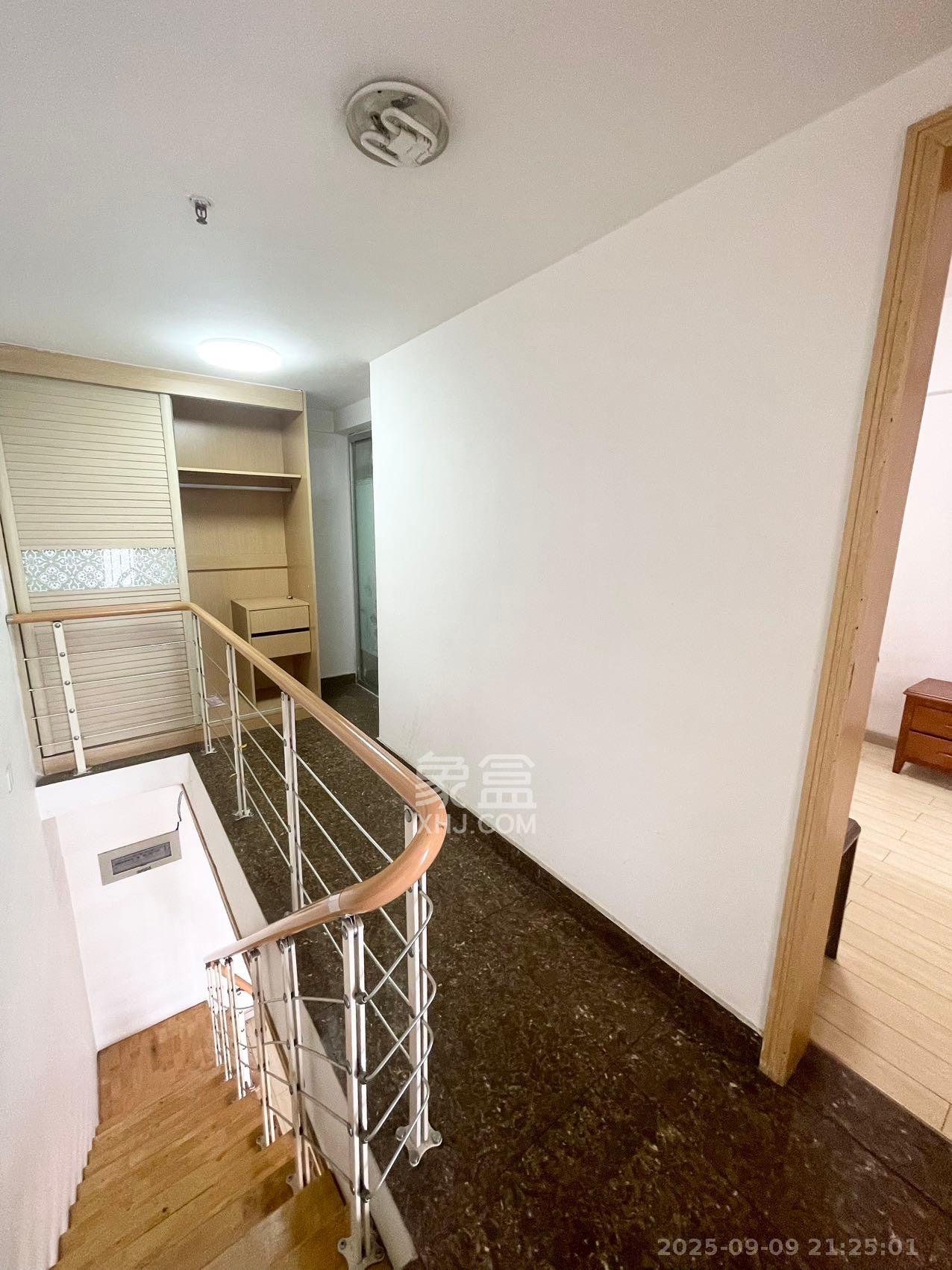 中信文化广场(中信新城二期) 2室1厅2卫 1400.0元/月 中信文化广场(中信新城二期) 2室1厅2卫 1400.0元/月室内图