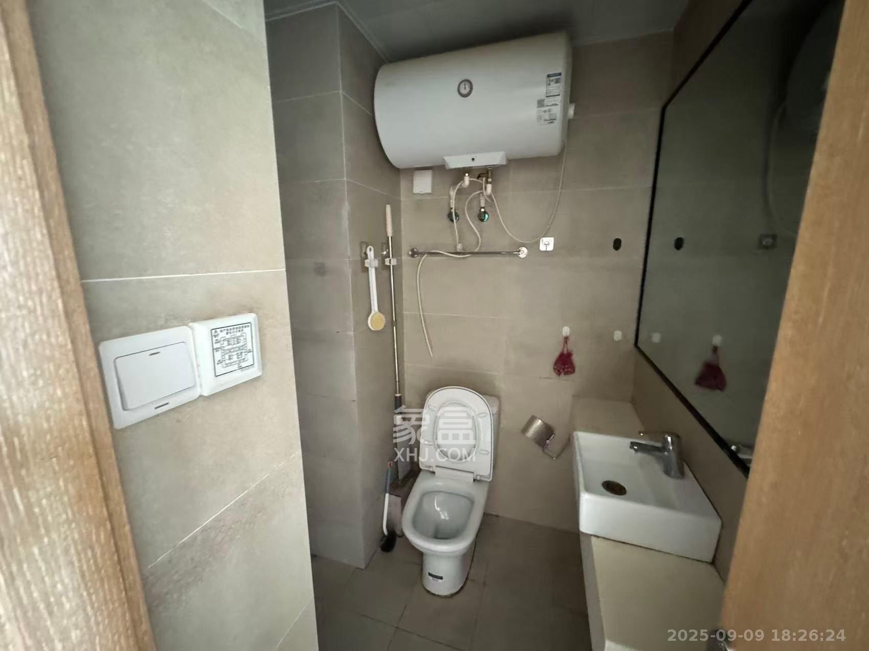 兰亭湾畔 1室1厅1卫 1000.0元/月 兰亭湾畔 1室1厅1卫 1000.0元/月室内图