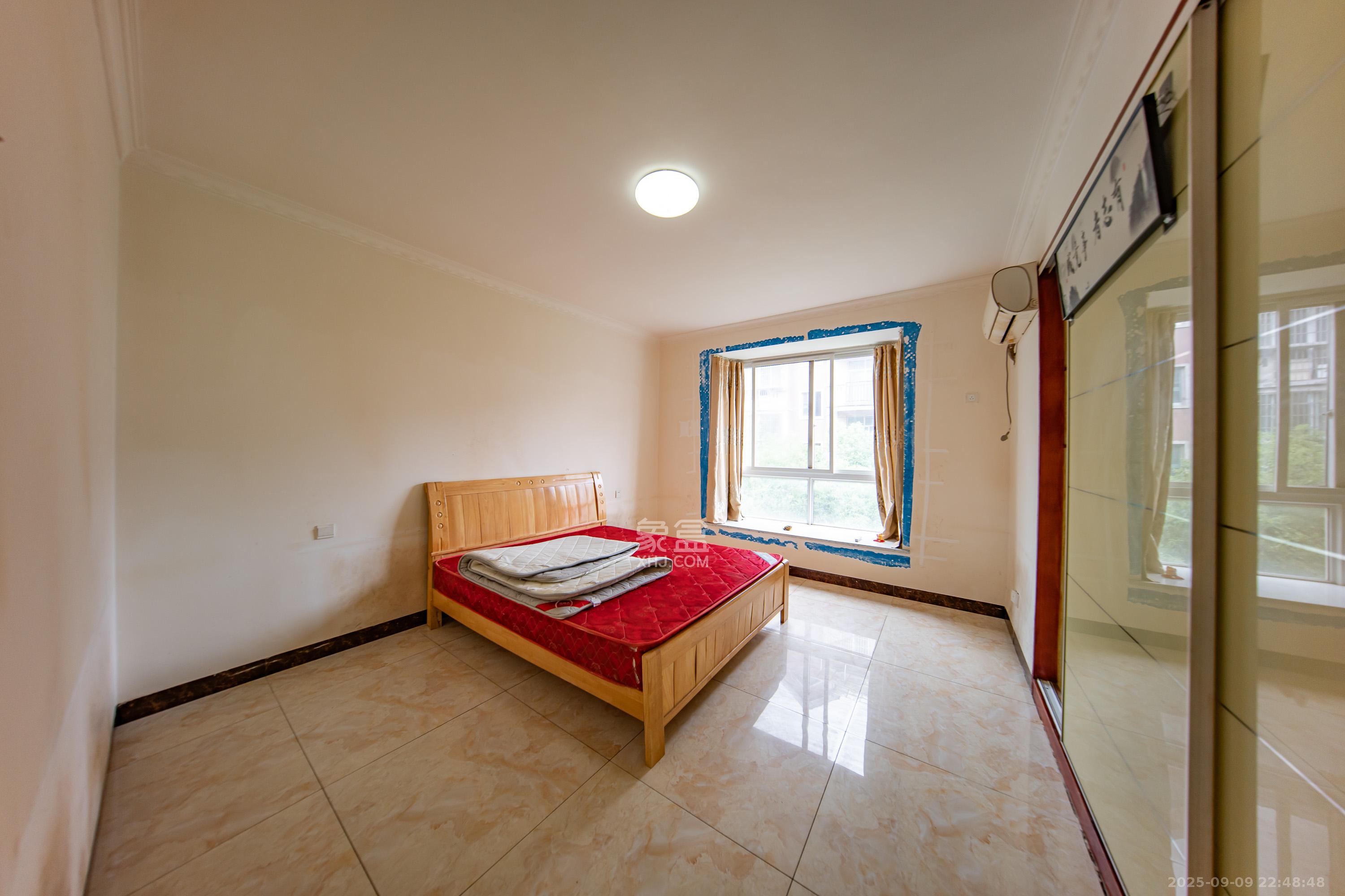 枫华府第 3室2厅2卫 65.0万 枫华府第 3室2厅2卫 65.0万卧室